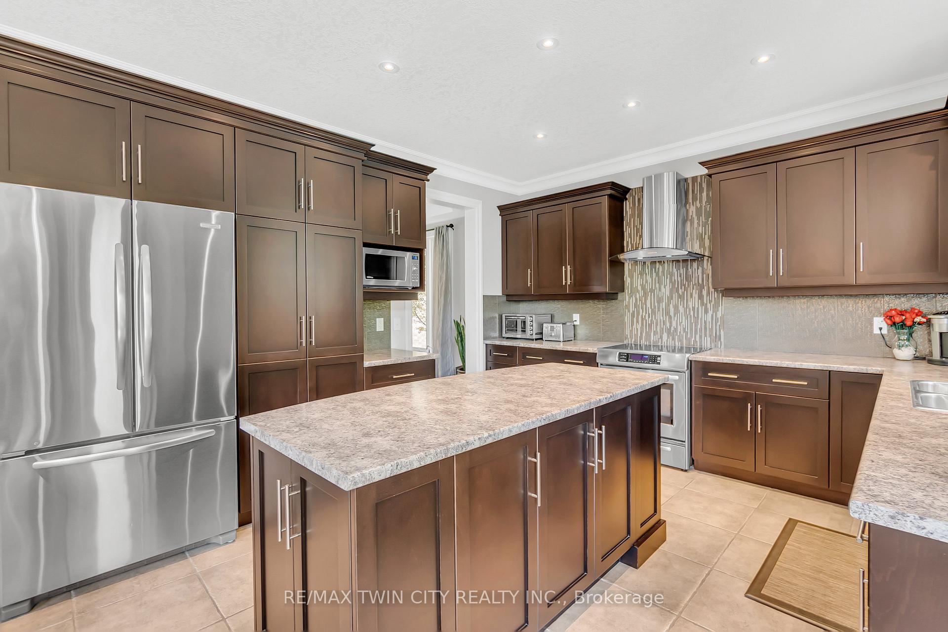 Photo 8 of 918 Fung Place, Kitchener — HOMEH