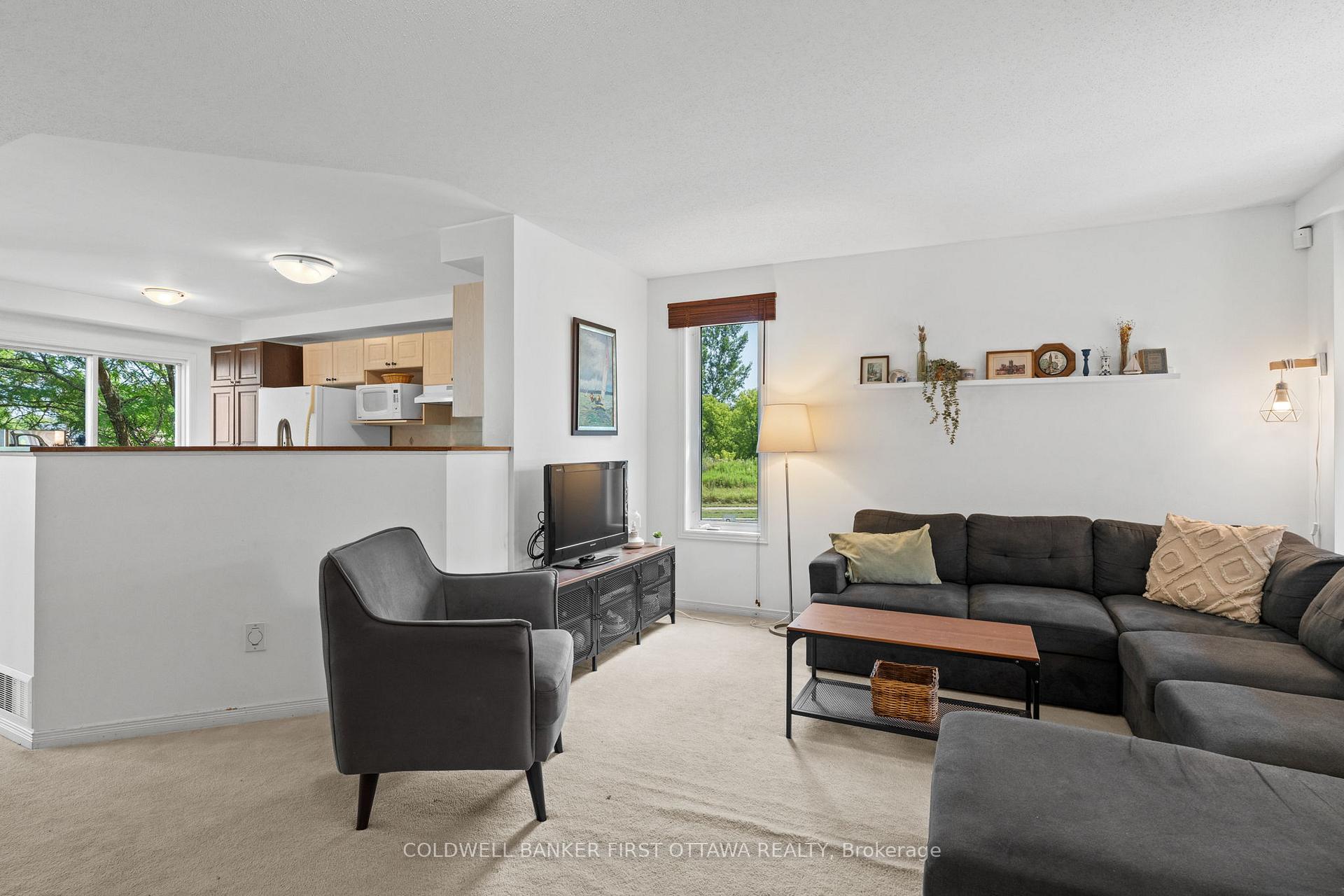 Photo 10 of 51 Helmsdale Drive, Ottawa, Kanata - Morgan's Grant/South March — HOMEH