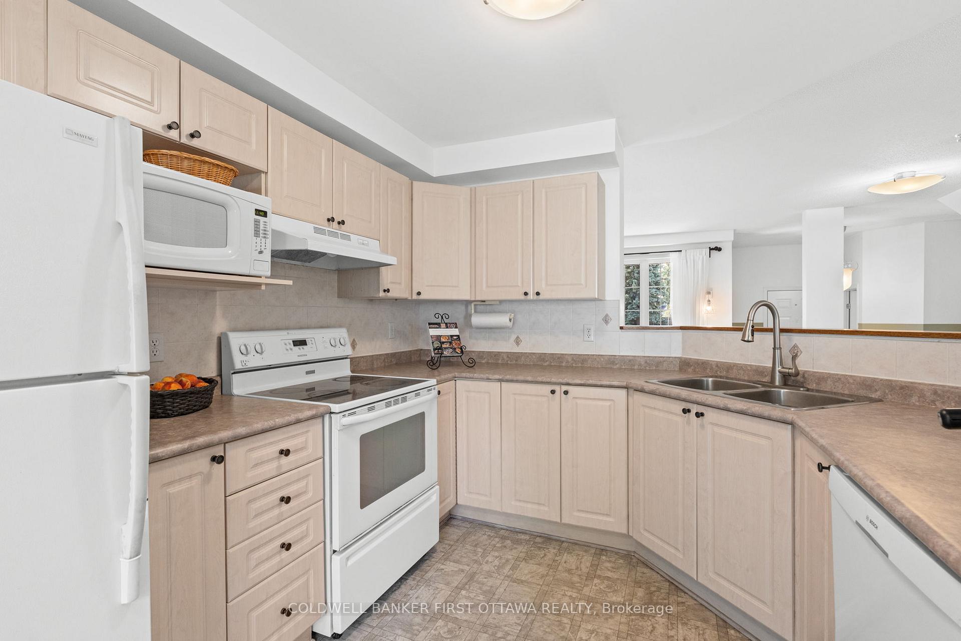 Photo 14 of 51 Helmsdale Drive, Ottawa, Kanata - Morgan's Grant/South March — HOMEH