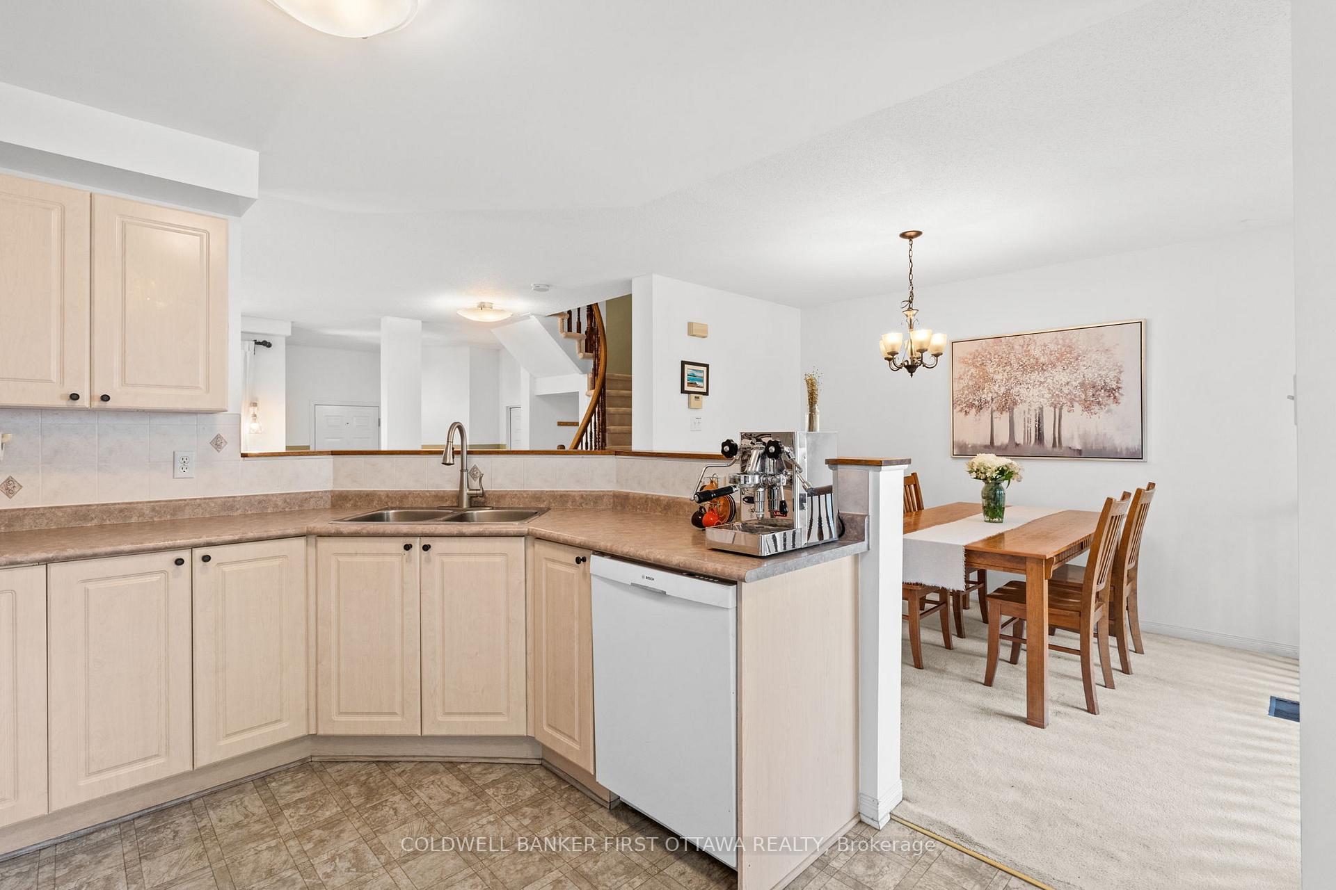 Photo 15 of 51 Helmsdale Drive, Ottawa, Kanata - Morgan's Grant/South March — HOMEH