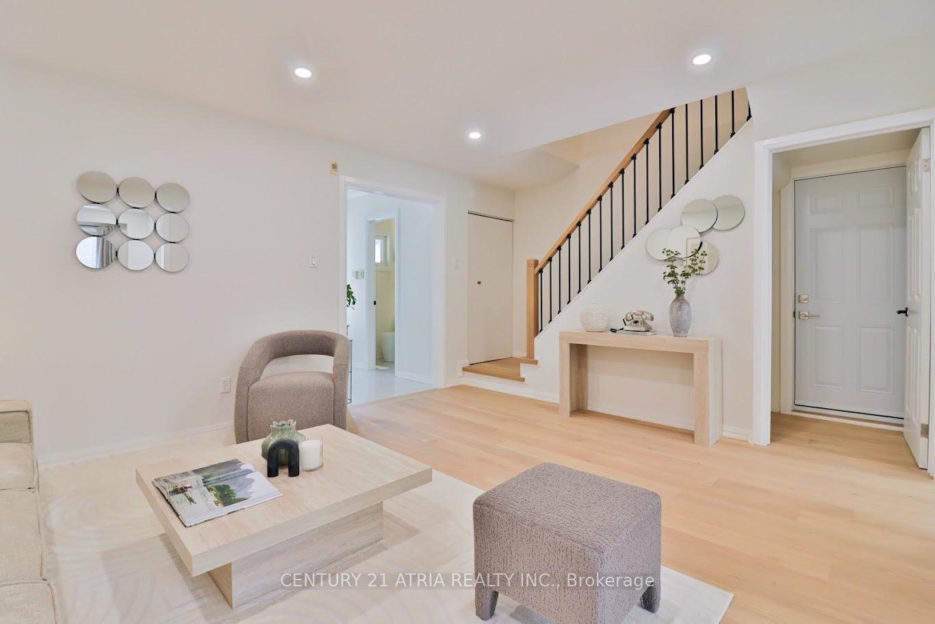 Photo 8 of 30 Pepperell Crescent, Markham, Milliken Mills West — HOMEH