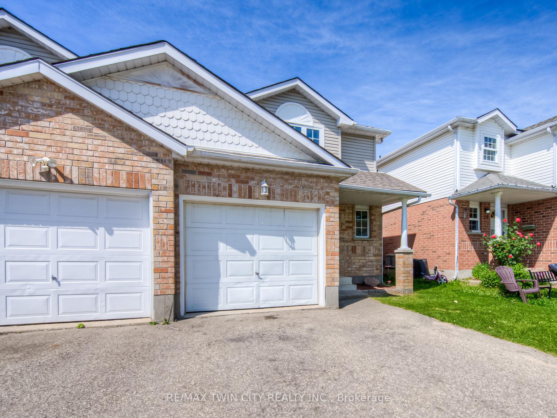 Photo 3 of 27 Hackberry Street, Kitchener — HOMEH