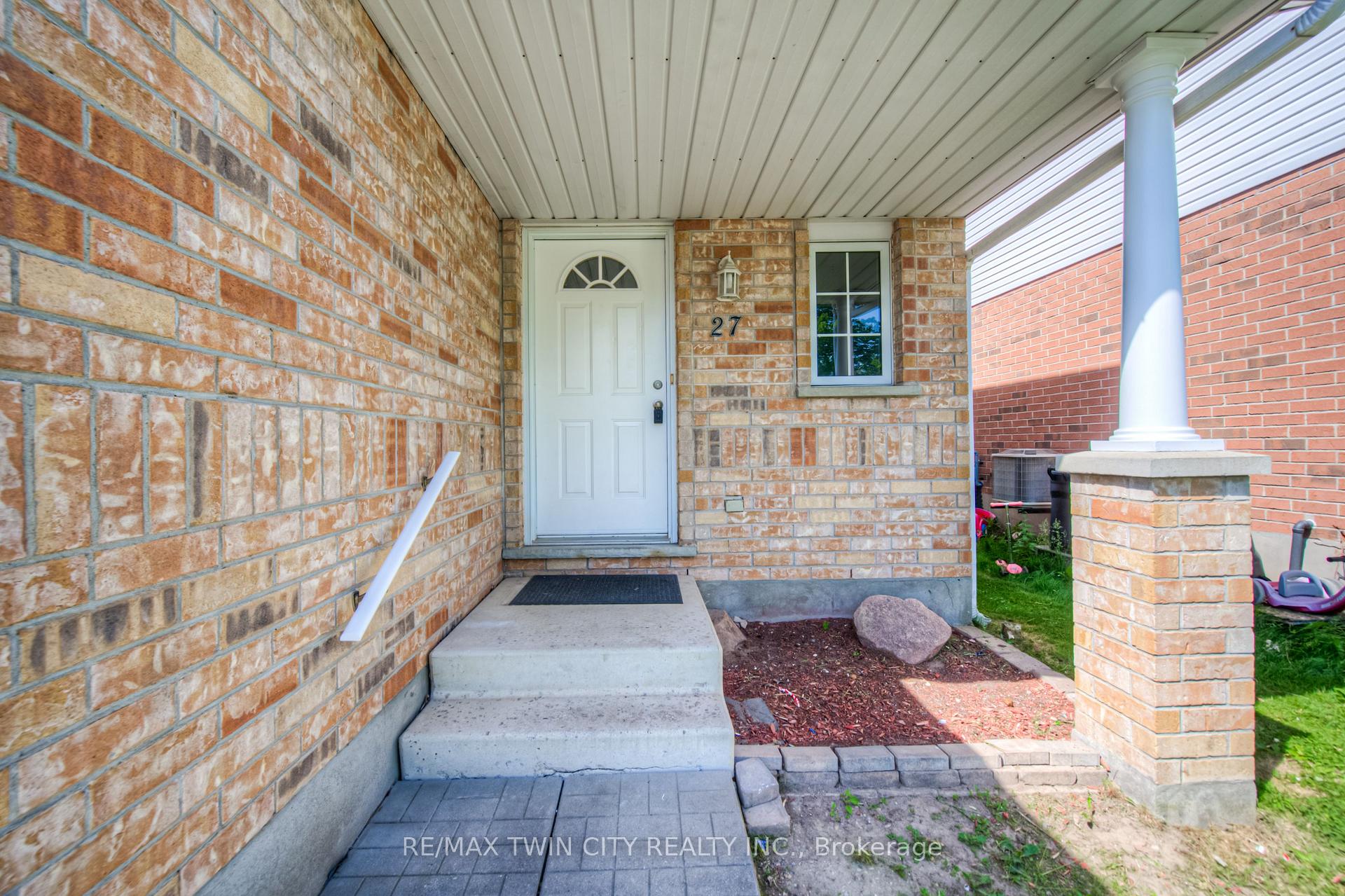 Photo 5 of 27 Hackberry Street, Kitchener — HOMEH