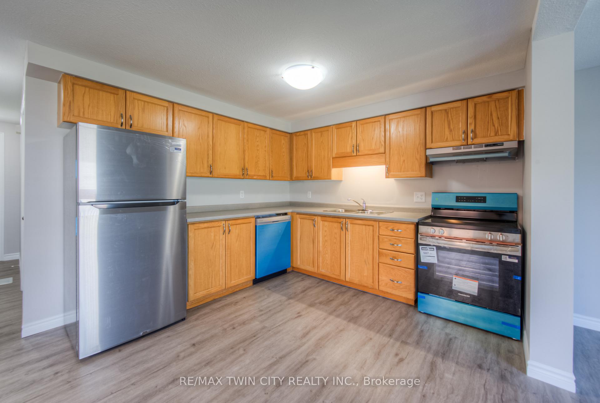 Photo 8 of 27 Hackberry Street, Kitchener — HOMEH