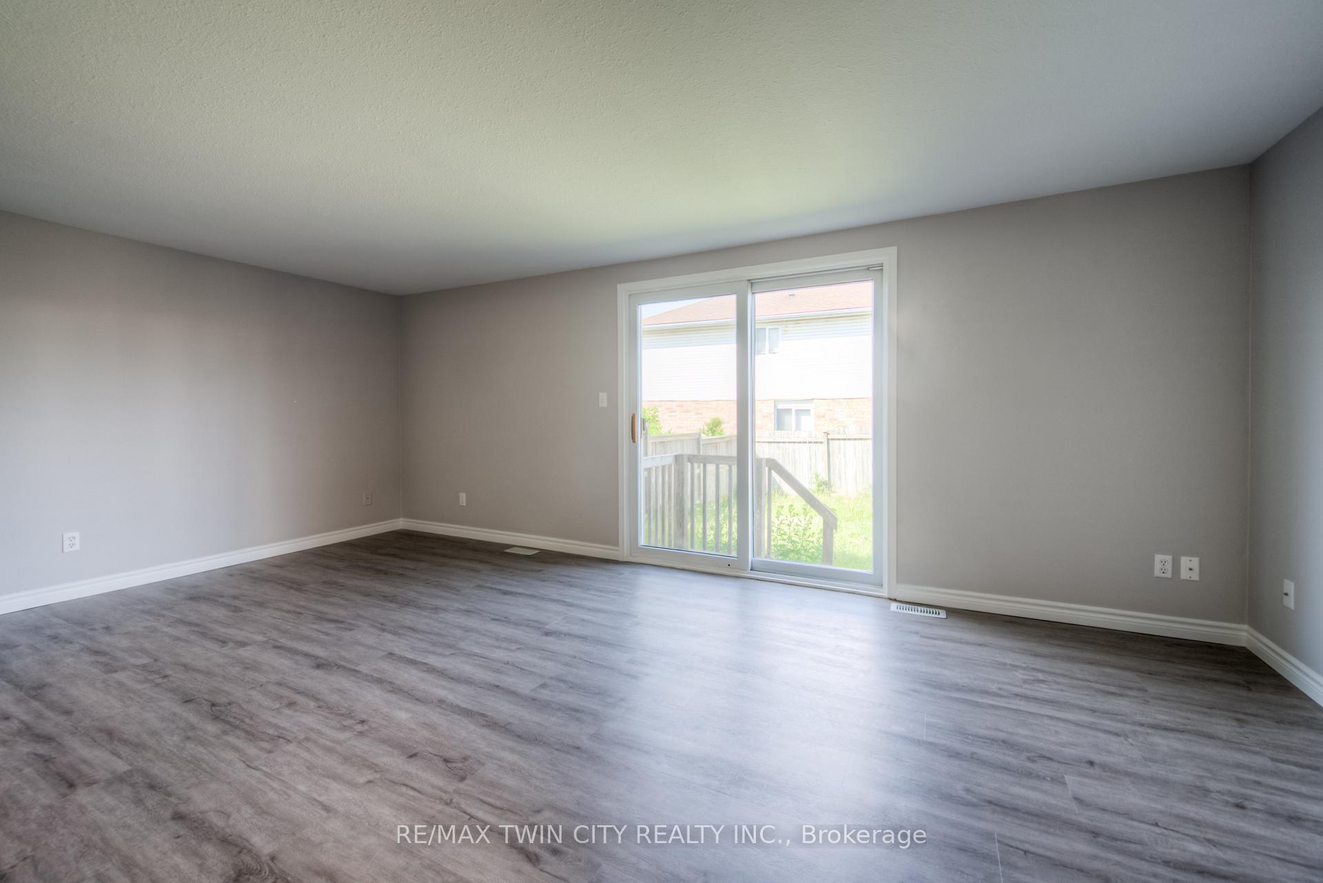Photo 14 of 27 Hackberry Street, Kitchener — HOMEH