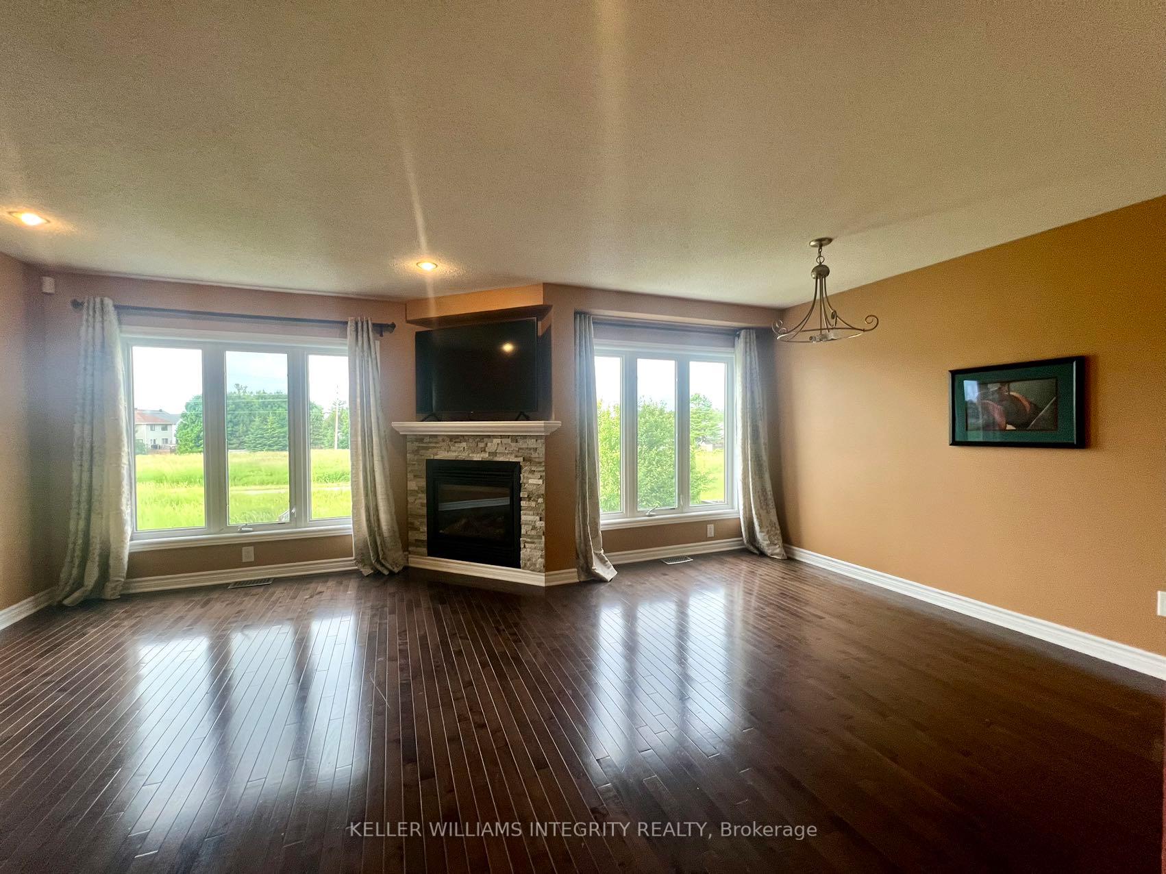 Photo 6 of 160 Forestbrook Street, Ottawa, Kanata - Morgan's Grant/South March — HOMEH