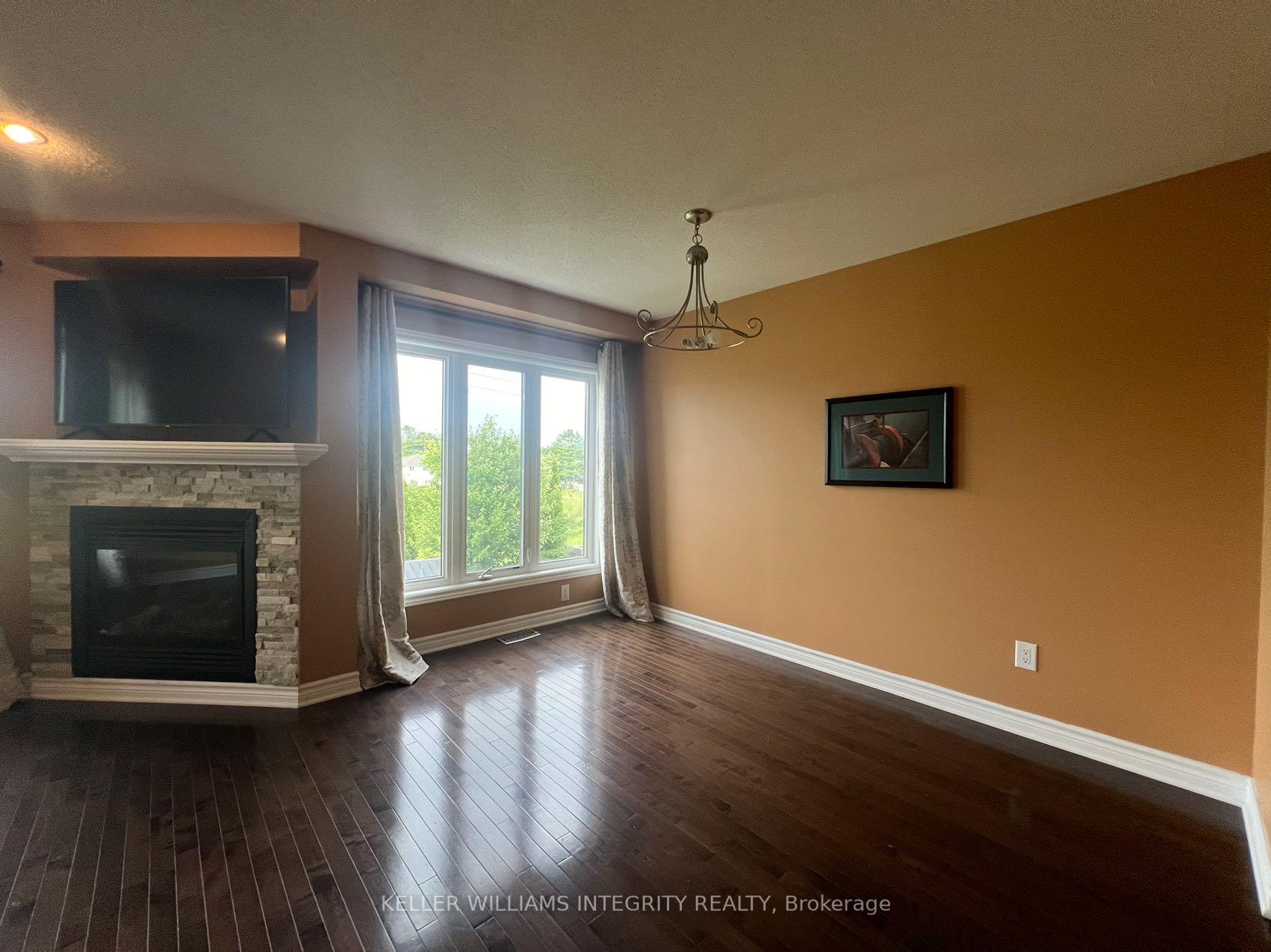 Photo 10 of 160 Forestbrook Street, Ottawa, Kanata - Morgan's Grant/South March — HOMEH