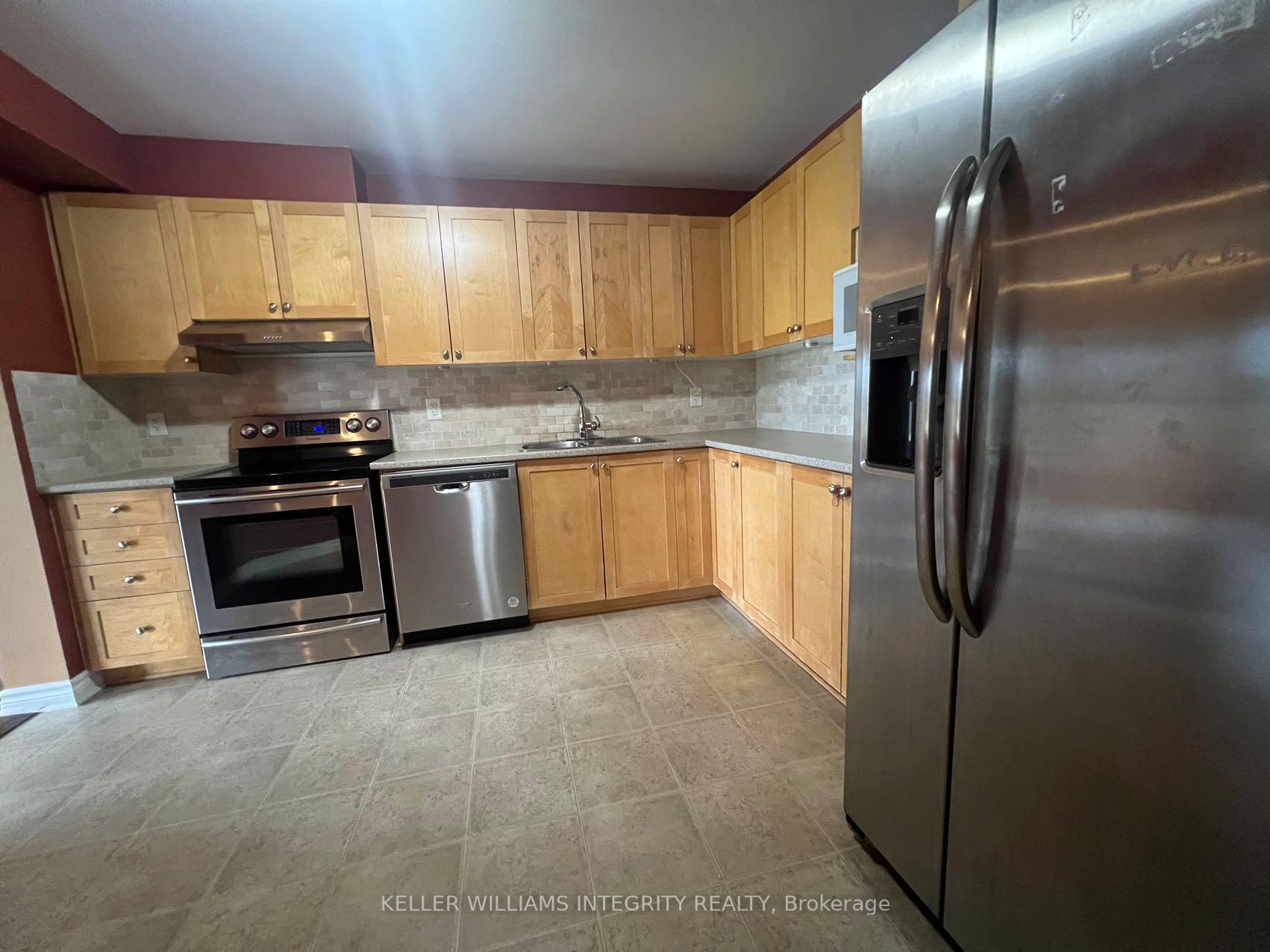Photo 11 of 160 Forestbrook Street, Ottawa, Kanata - Morgan's Grant/South March — HOMEH