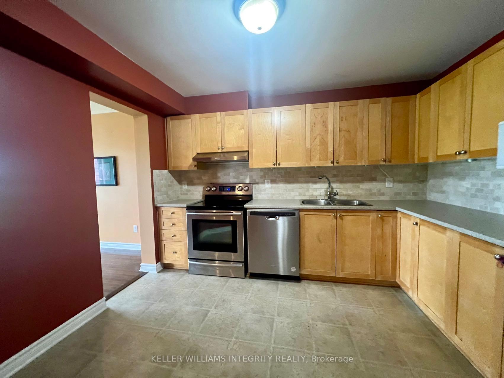 Photo 13 of 160 Forestbrook Street, Ottawa, Kanata - Morgan's Grant/South March — HOMEH