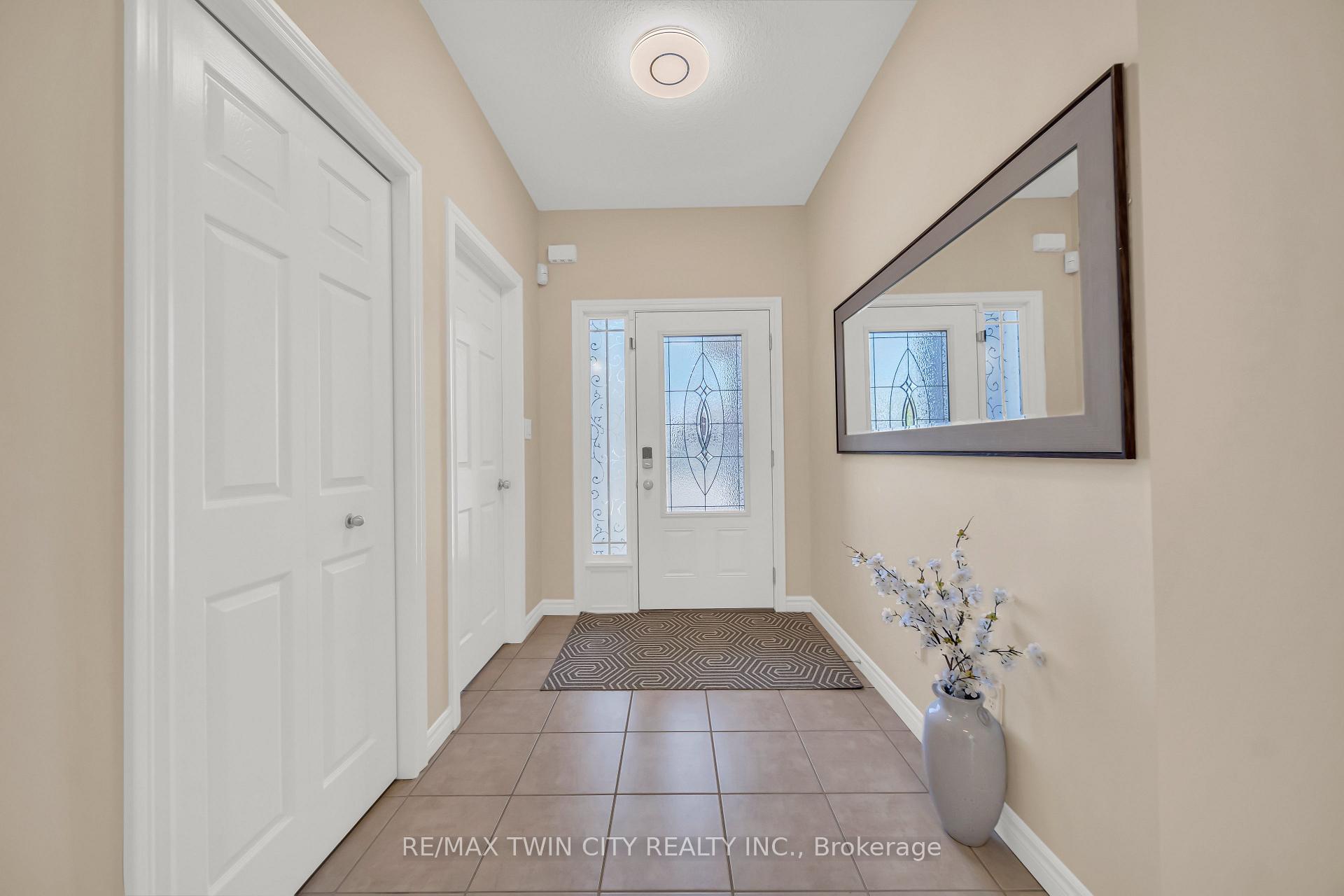 Photo 2 of 437 Zeller Drive, Kitchener — HOMEH