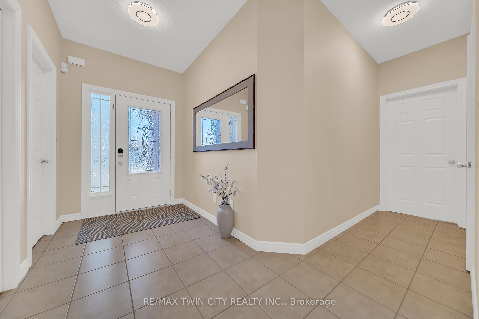 Photo 3 of 437 Zeller Drive, Kitchener — HOMEH