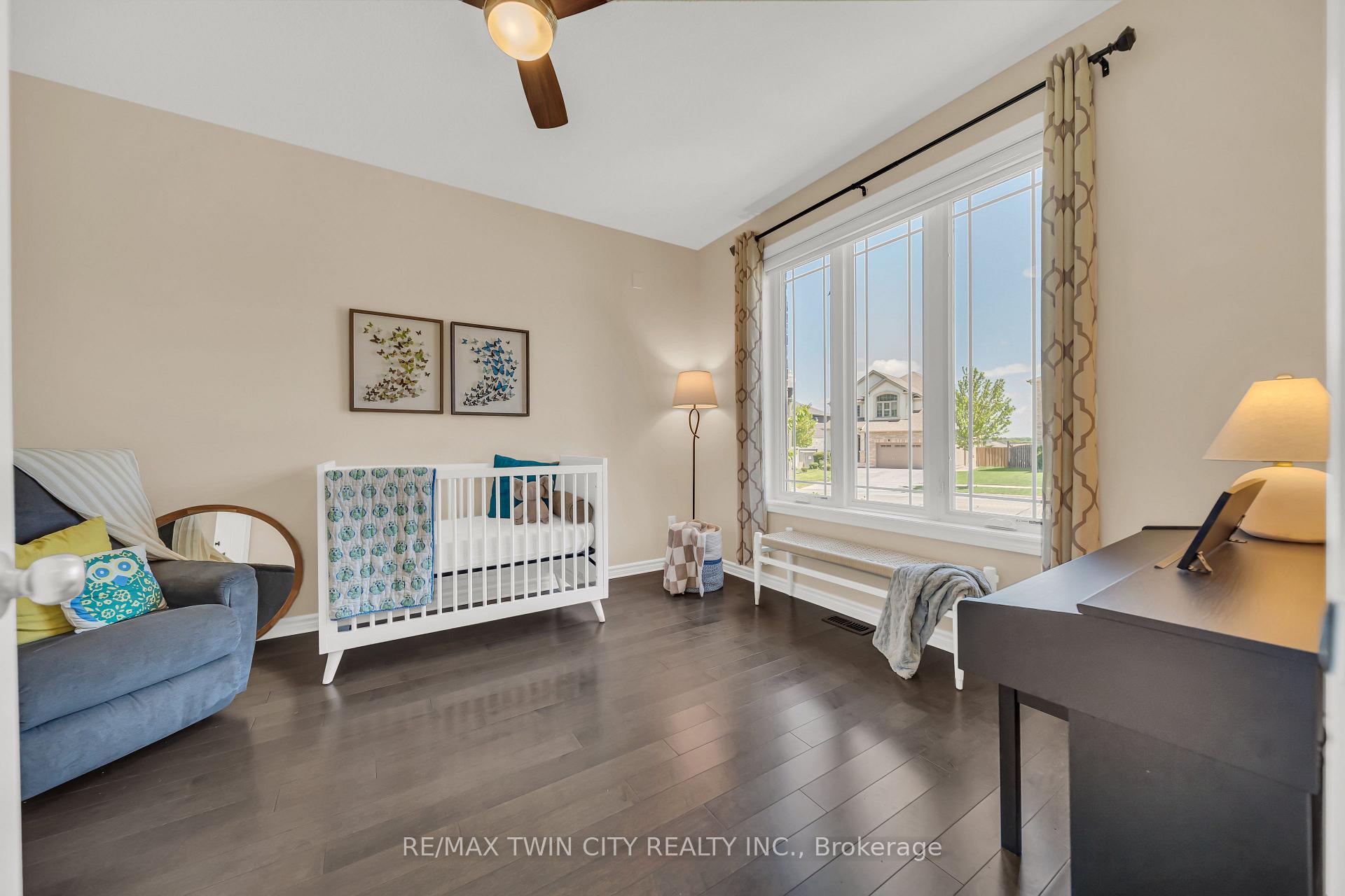 Photo 4 of 437 Zeller Drive, Kitchener — HOMEH