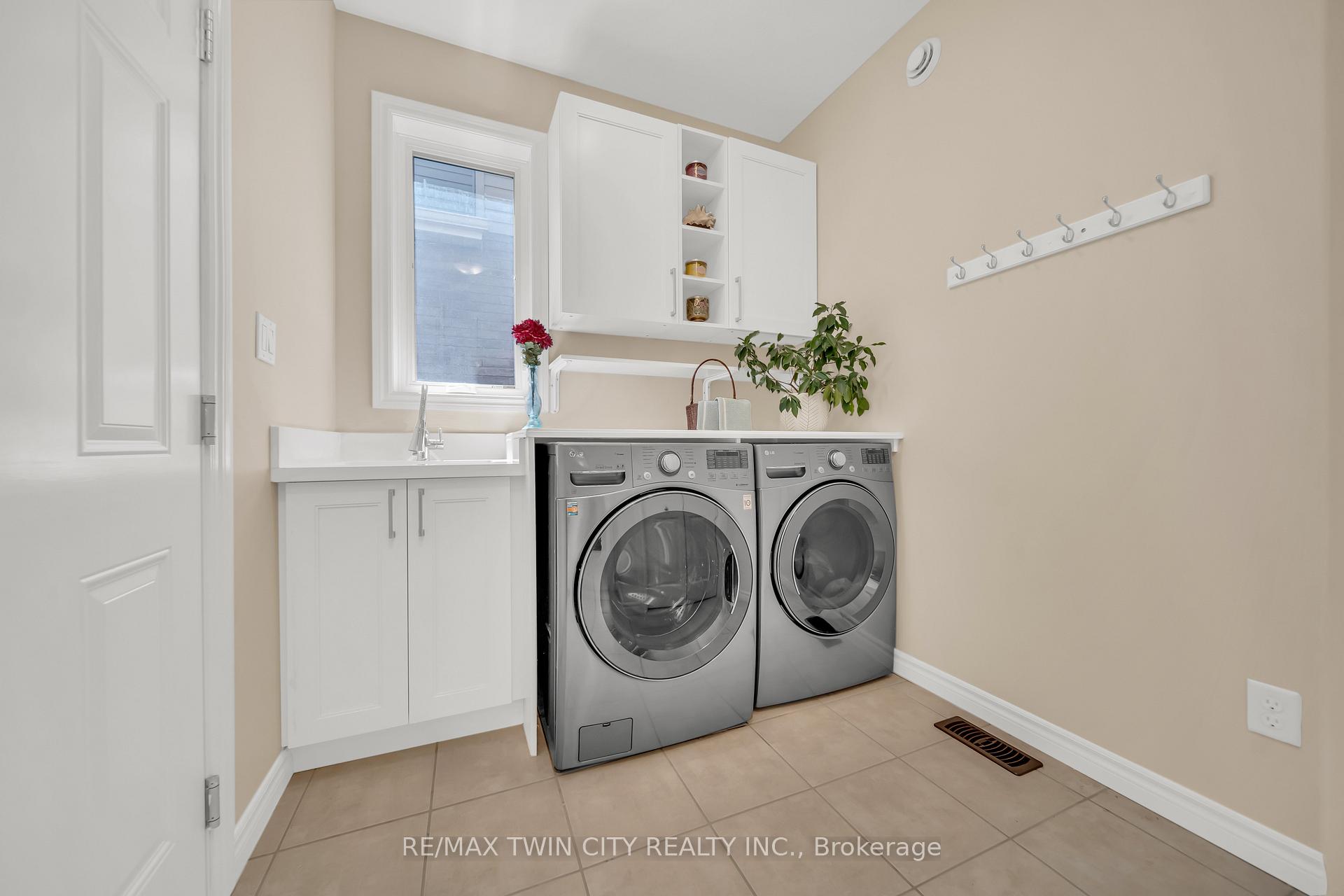 Photo 10 of 437 Zeller Drive, Kitchener — HOMEH