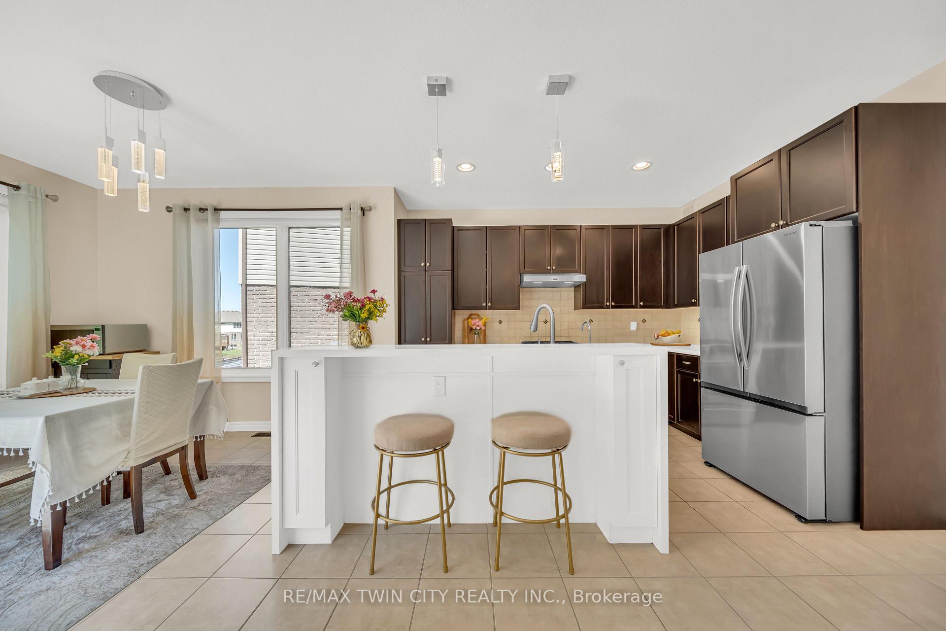 Photo 11 of 437 Zeller Drive, Kitchener — HOMEH