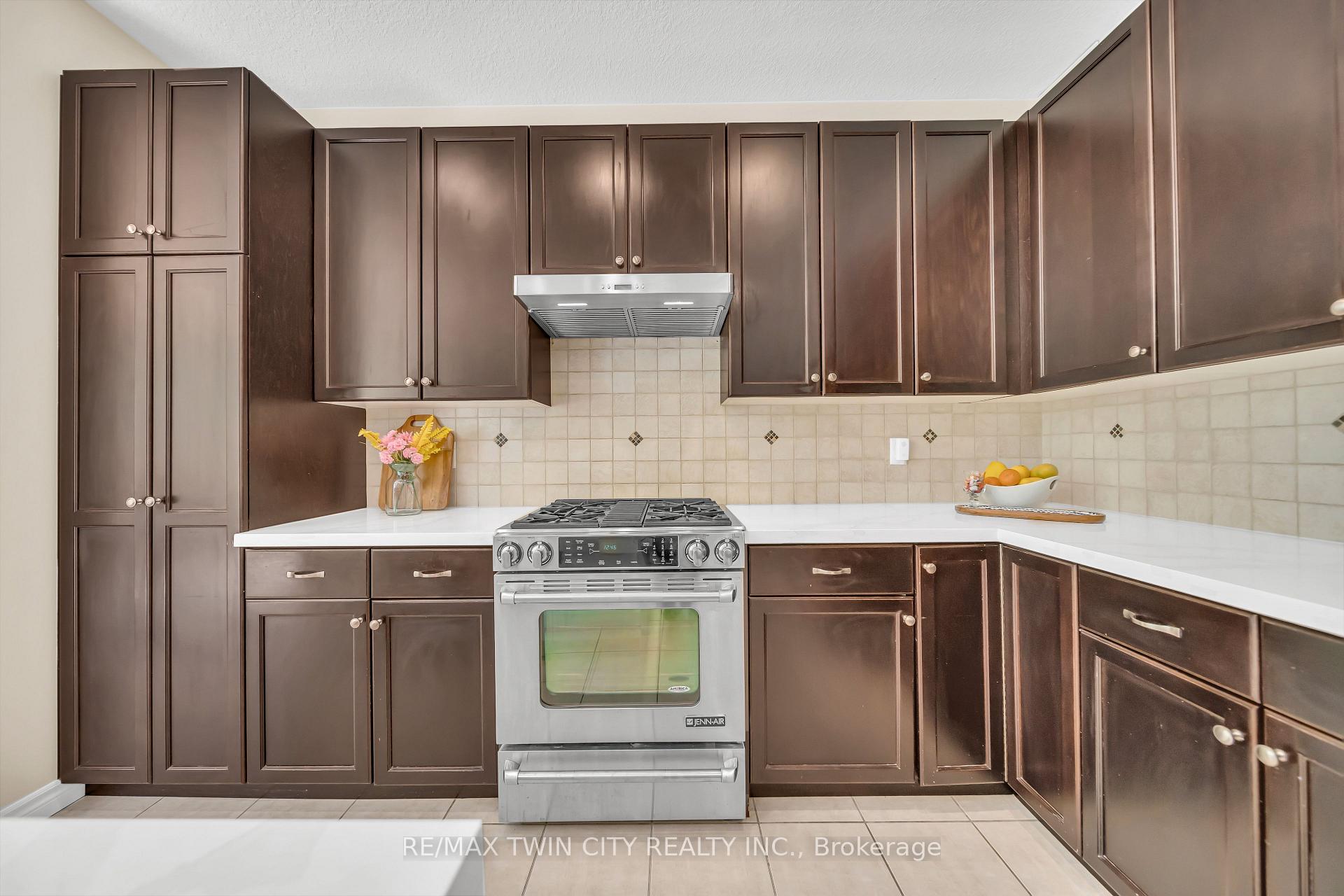 Photo 13 of 437 Zeller Drive, Kitchener — HOMEH
