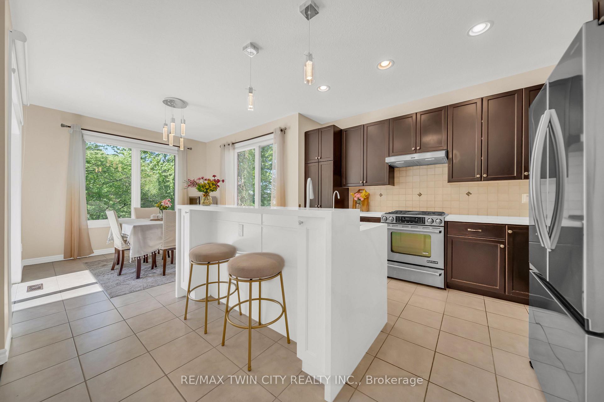 Photo 14 of 437 Zeller Drive, Kitchener — HOMEH