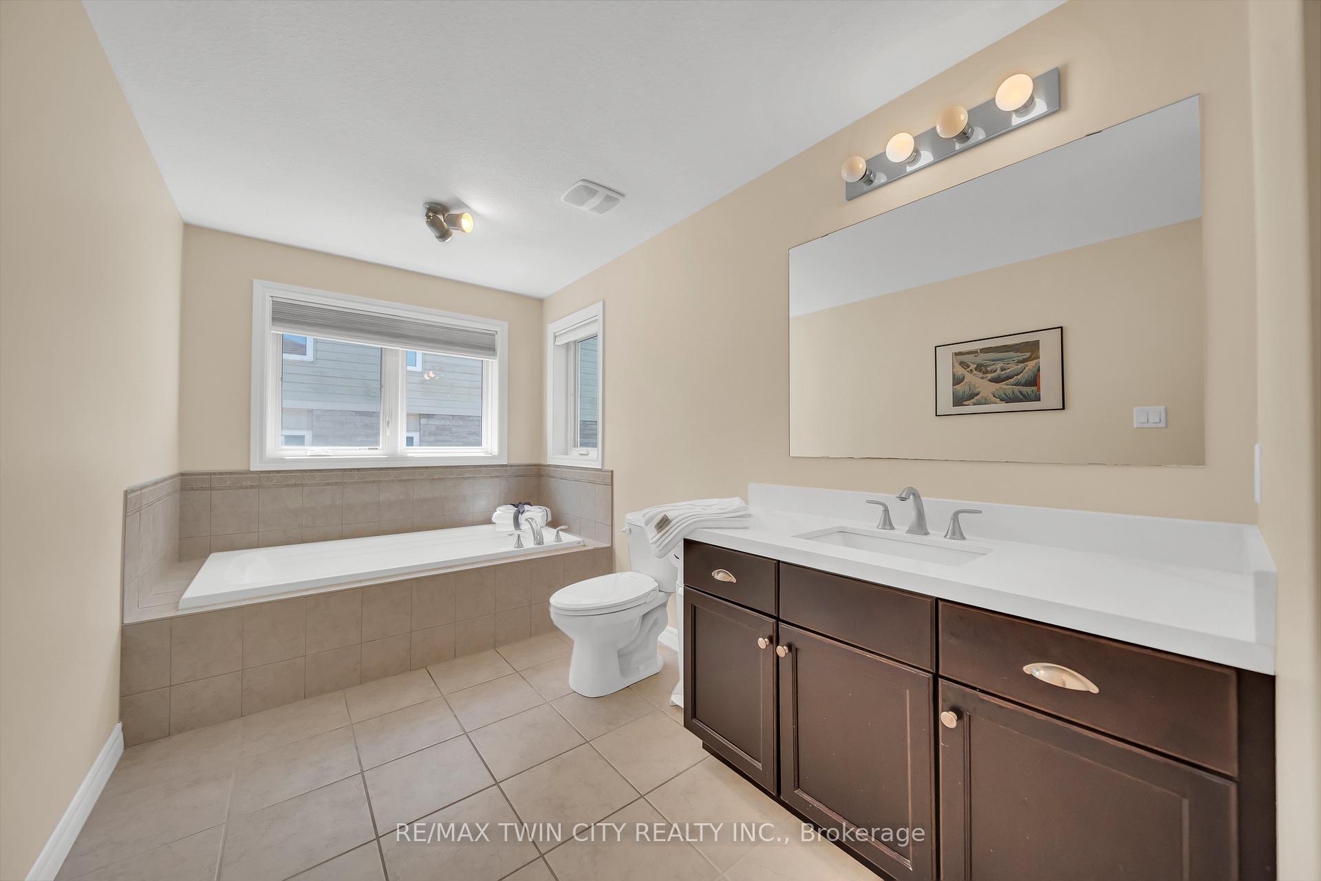 Photo 19 of 437 Zeller Drive, Kitchener — HOMEH