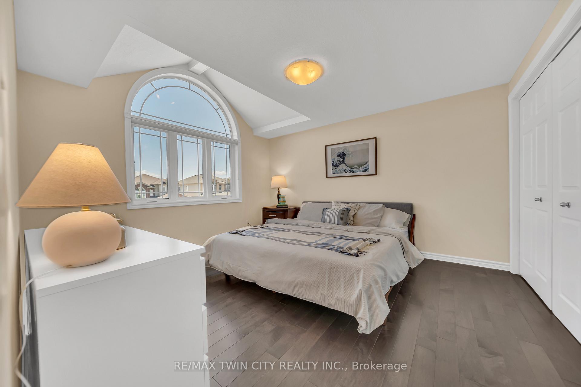 Photo 21 of 437 Zeller Drive, Kitchener — HOMEH