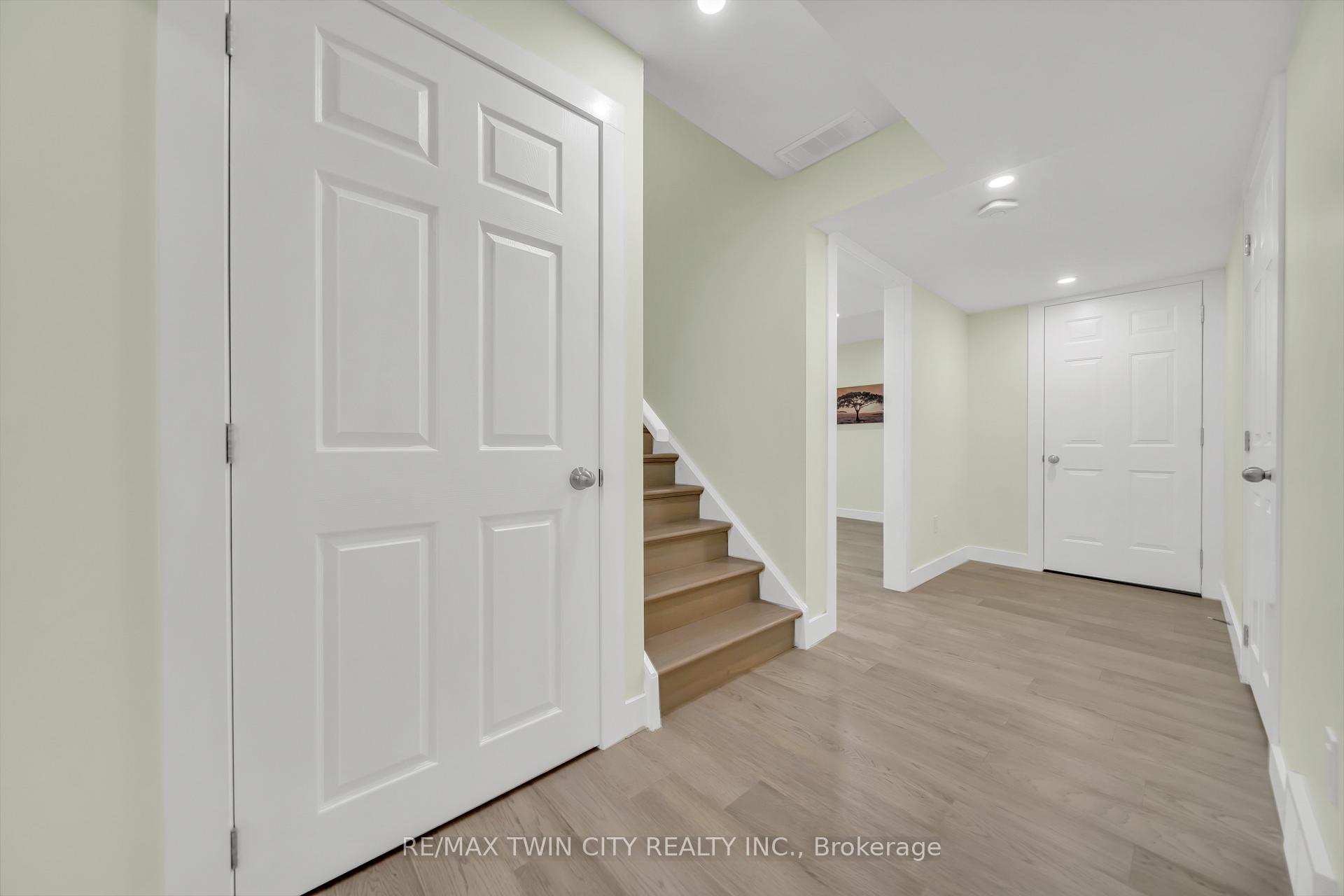 Photo 25 of 437 Zeller Drive, Kitchener — HOMEH