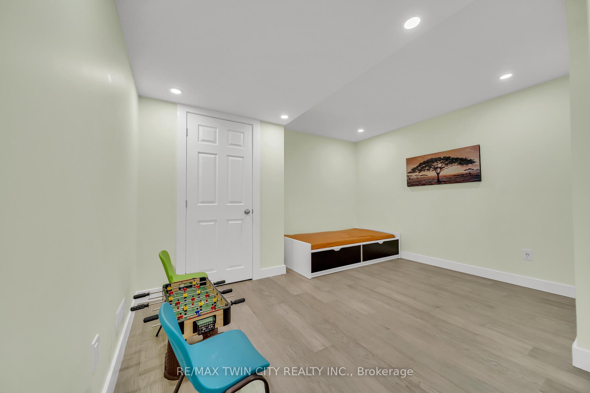Photo 26 of 437 Zeller Drive, Kitchener — HOMEH