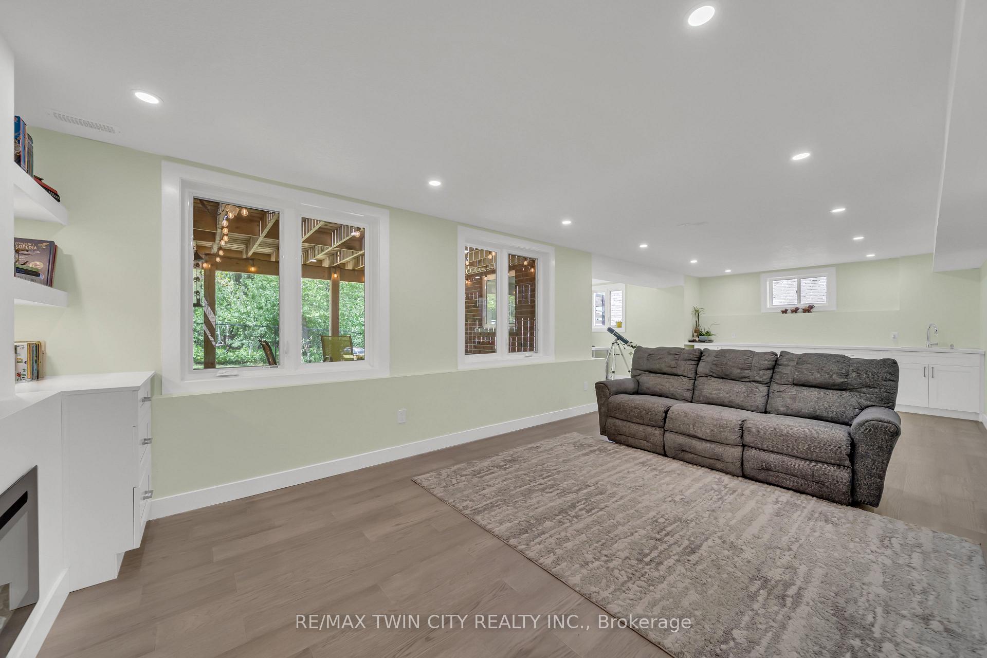 Photo 29 of 437 Zeller Drive, Kitchener — HOMEH