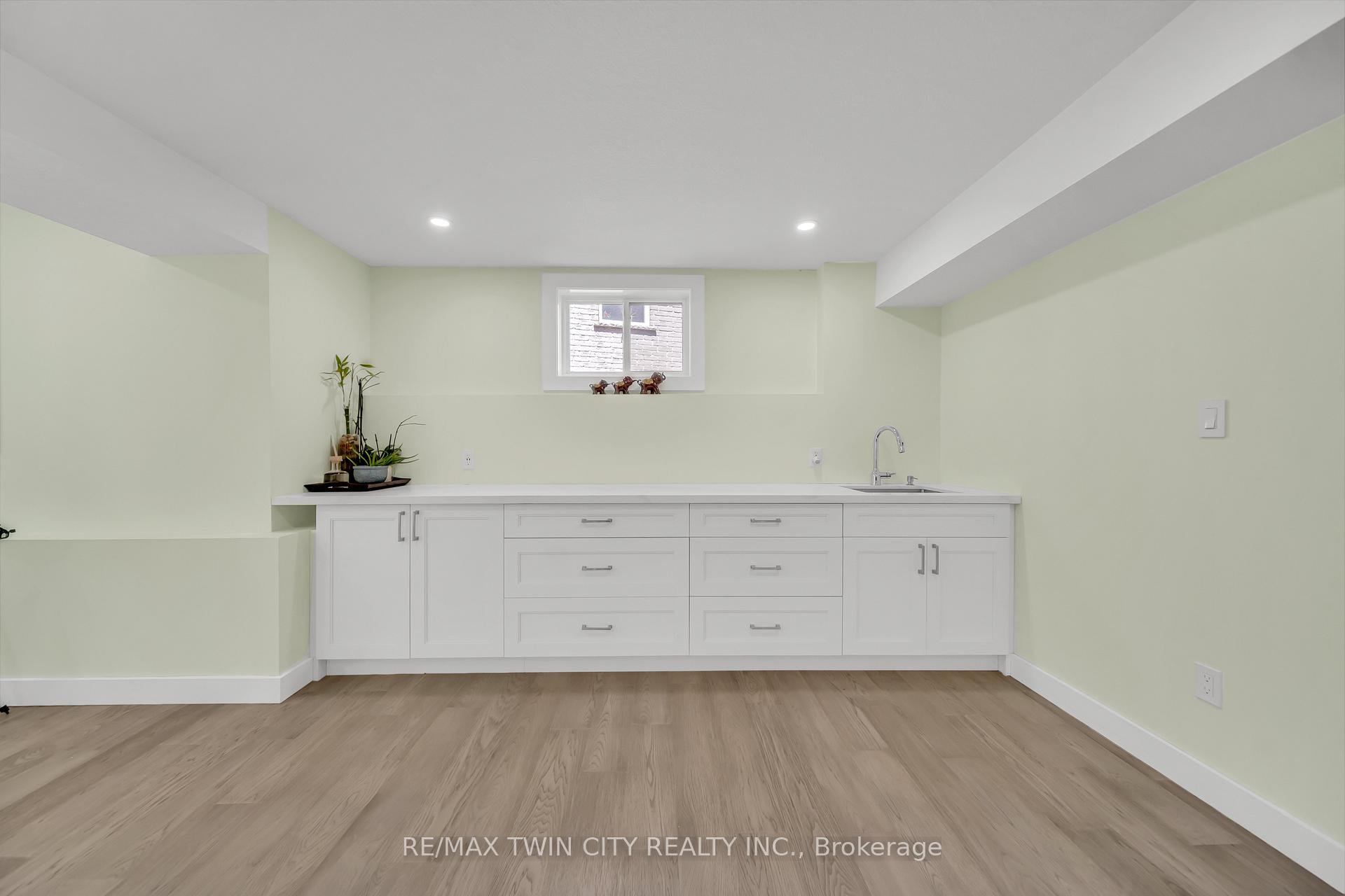 Photo 30 of 437 Zeller Drive, Kitchener — HOMEH