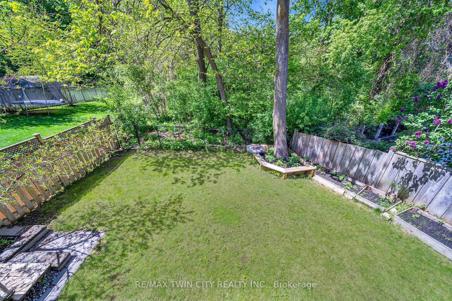 Photo 37 of 437 Zeller Drive, Kitchener — HOMEH