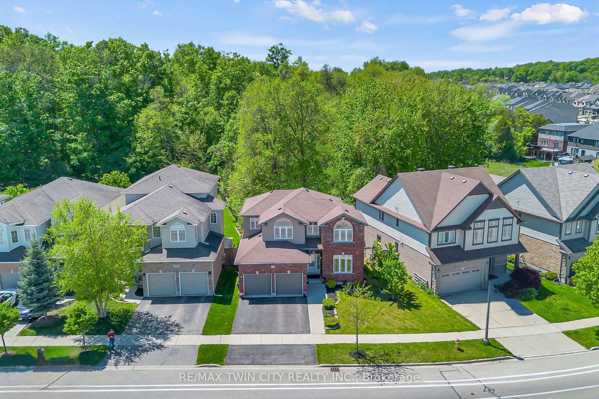 Photo 39 of 437 Zeller Drive, Kitchener — HOMEH
