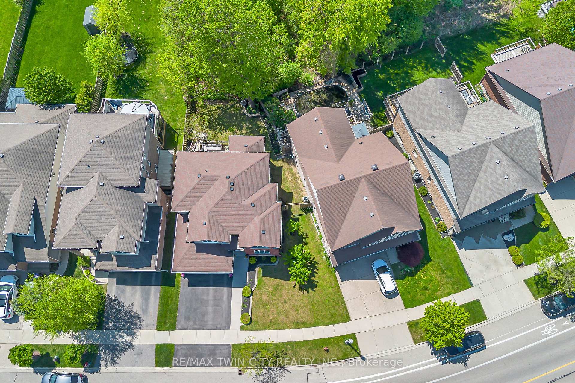 Photo 40 of 437 Zeller Drive, Kitchener — HOMEH