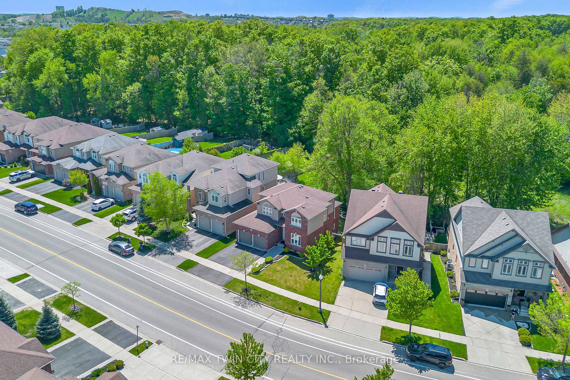Photo 41 of 437 Zeller Drive, Kitchener — HOMEH