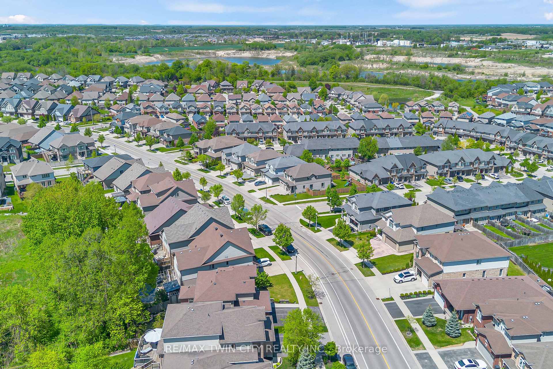 Photo 43 of 437 Zeller Drive, Kitchener — HOMEH