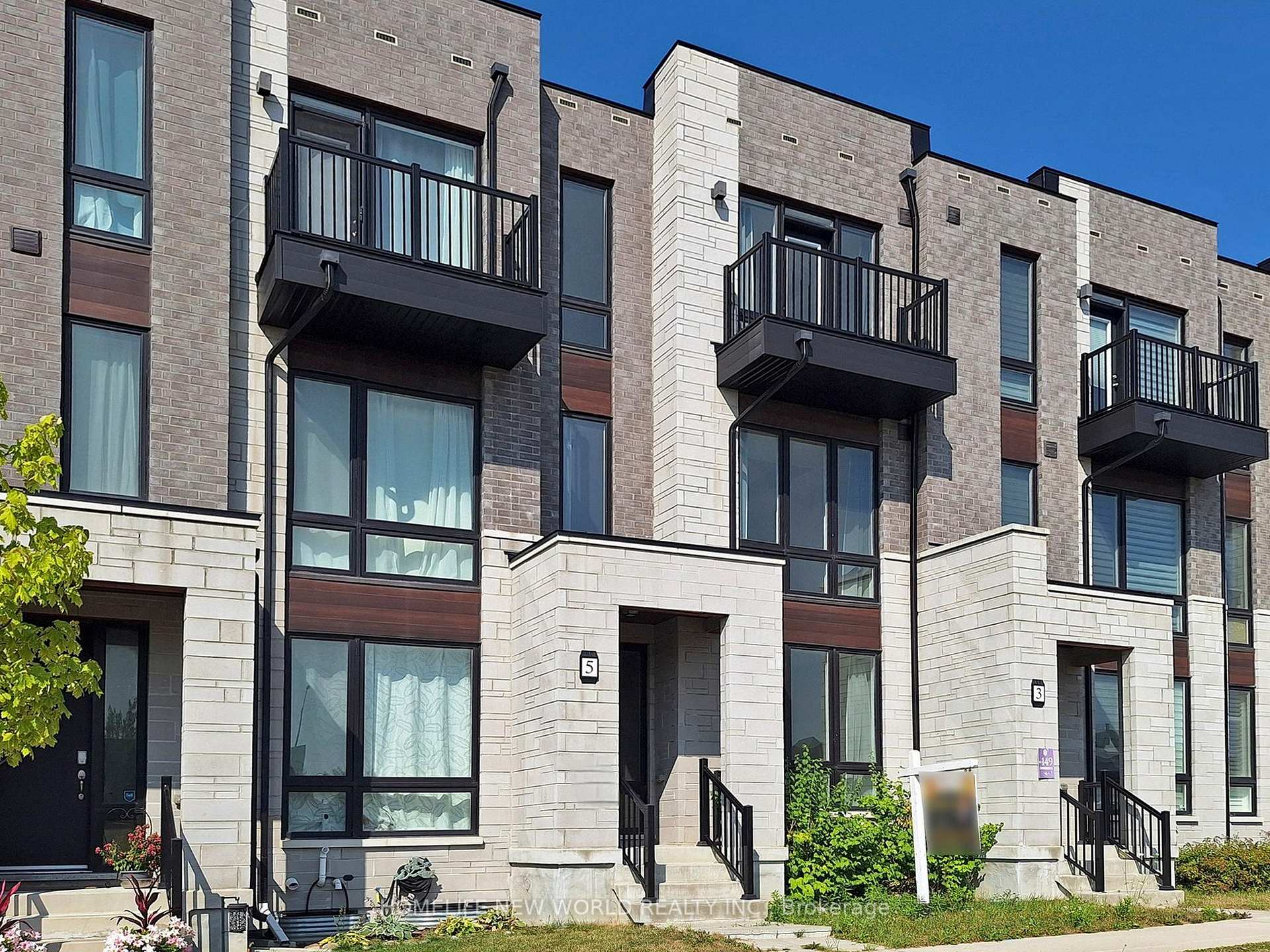 Photo 4 of 5 Hammersmith Lane, Markham, Victoria Square — HOMEH