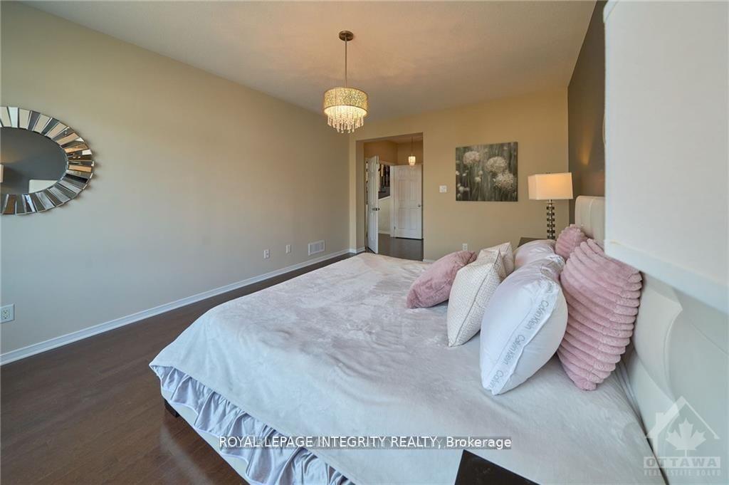 Photo 13 of 132 Palfrey Way, Ottawa, Kanata - Emerald Meadows/Trailwest — HOMEH