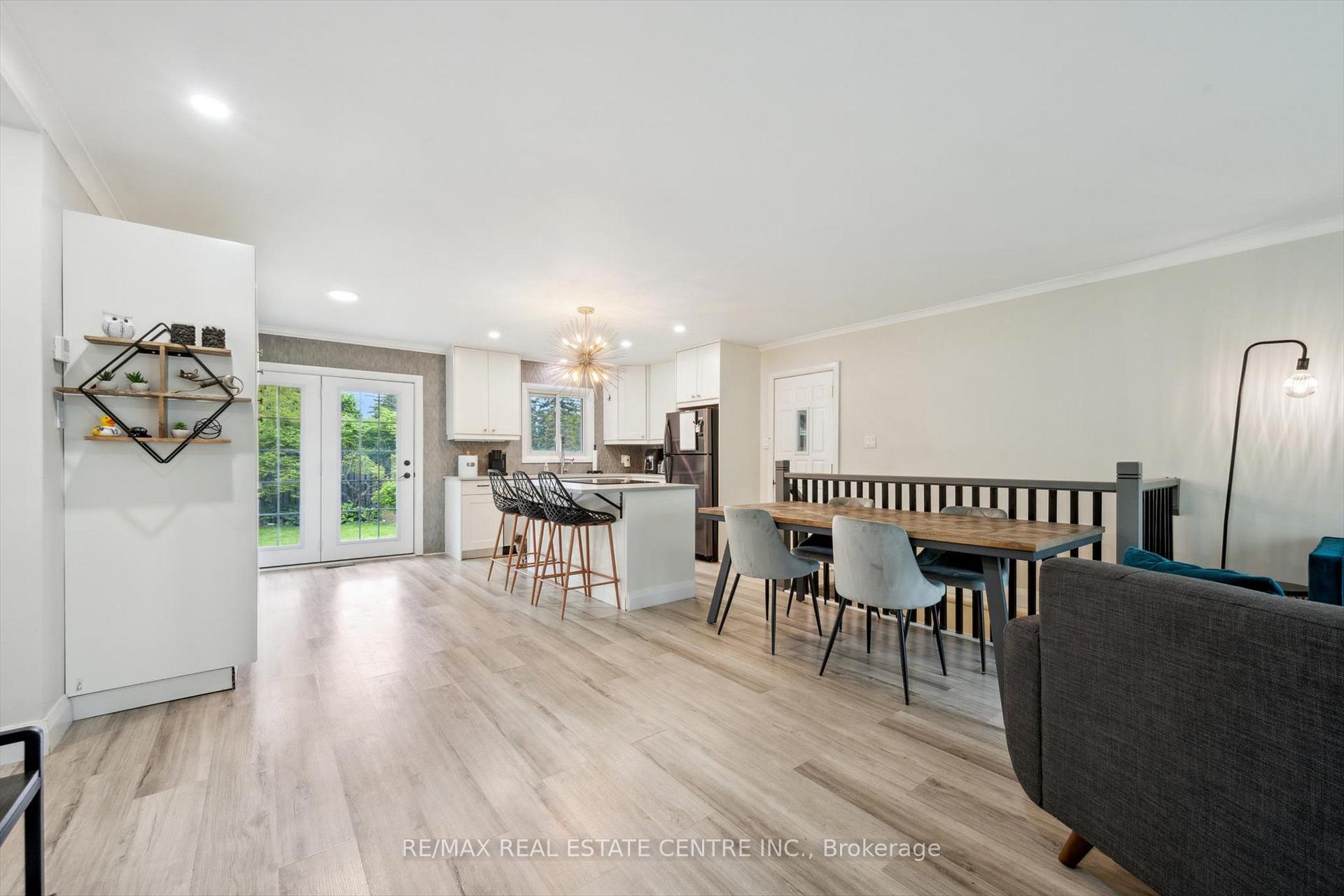 Photo 2 of 20 Graystone Avenue, Kitchener — HOMEH