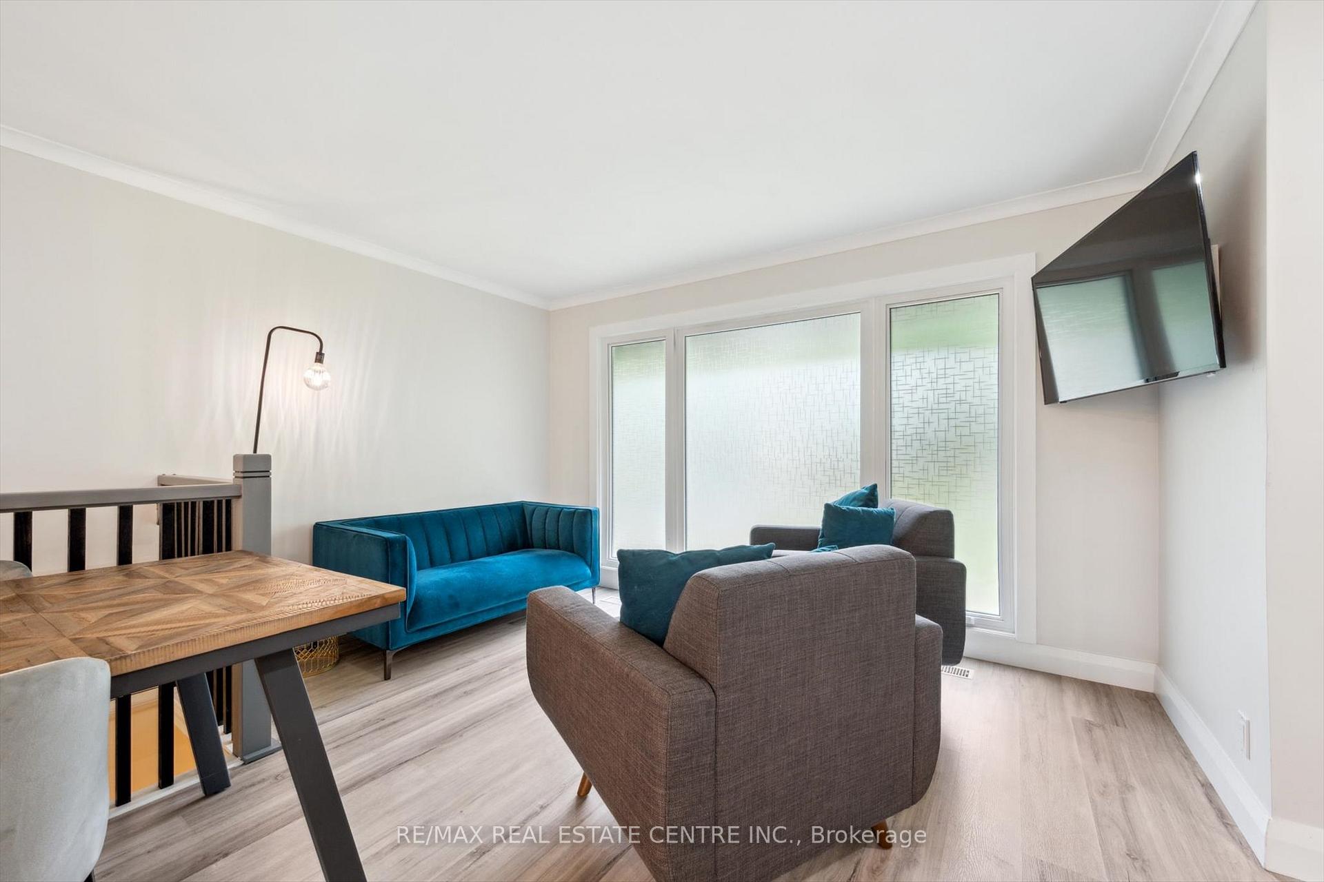 Photo 3 of 20 Graystone Avenue, Kitchener — HOMEH