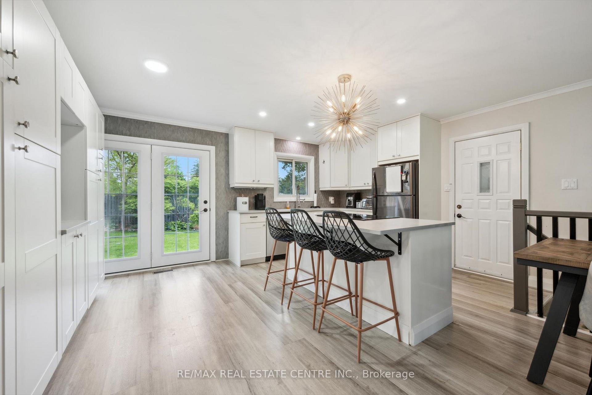Photo 4 of 20 Graystone Avenue, Kitchener — HOMEH