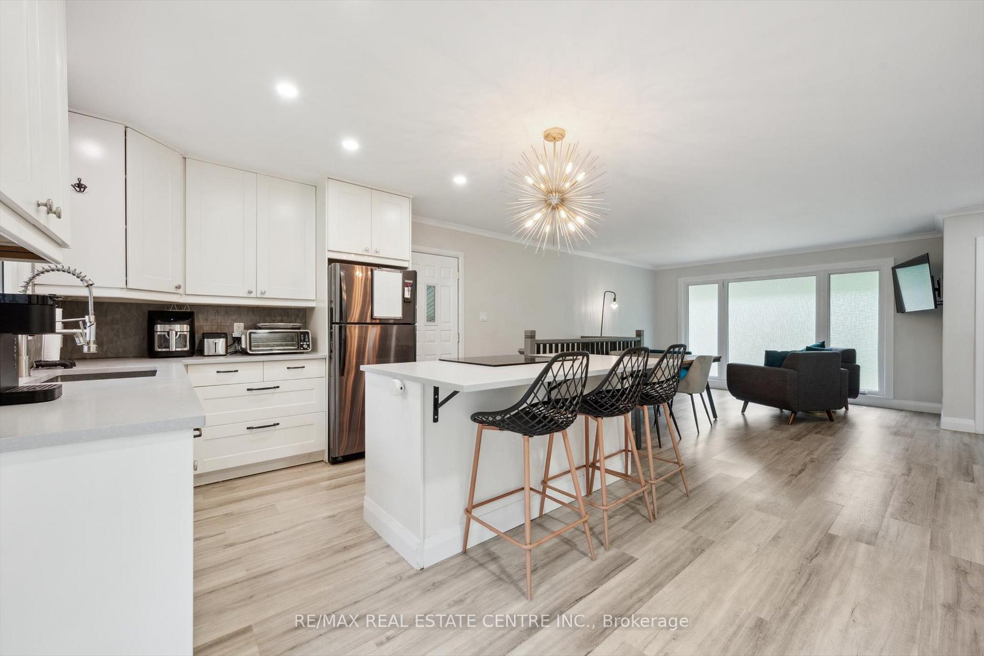Photo 5 of 20 Graystone Avenue, Kitchener — HOMEH