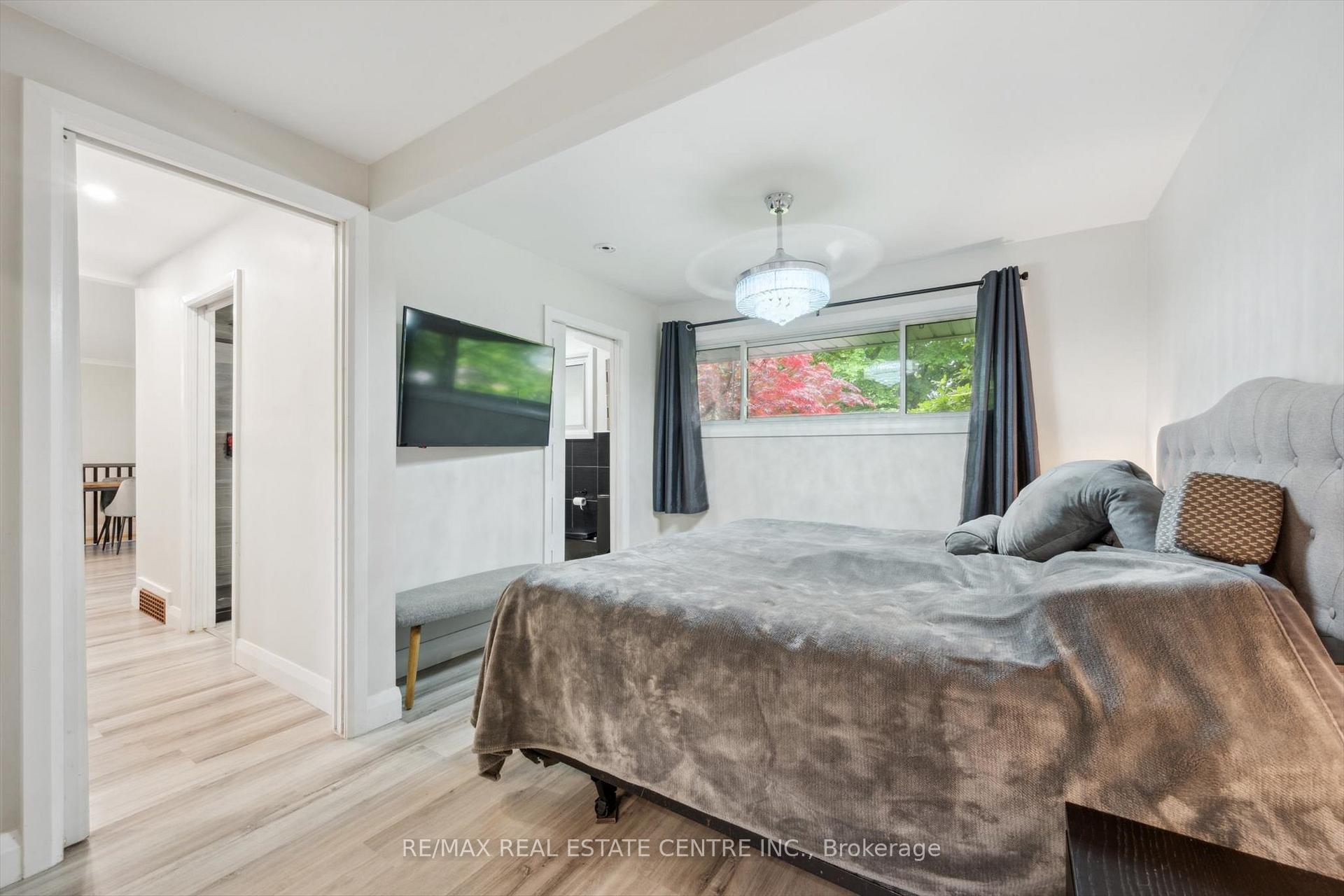 Photo 7 of 20 Graystone Avenue, Kitchener — HOMEH