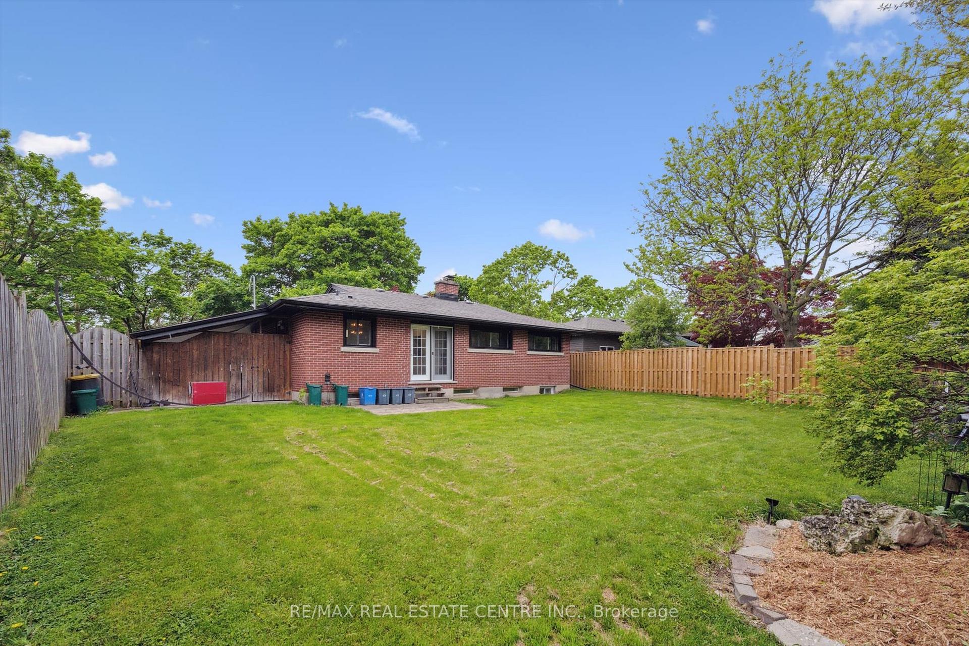 Photo 15 of 20 Graystone Avenue, Kitchener — HOMEH