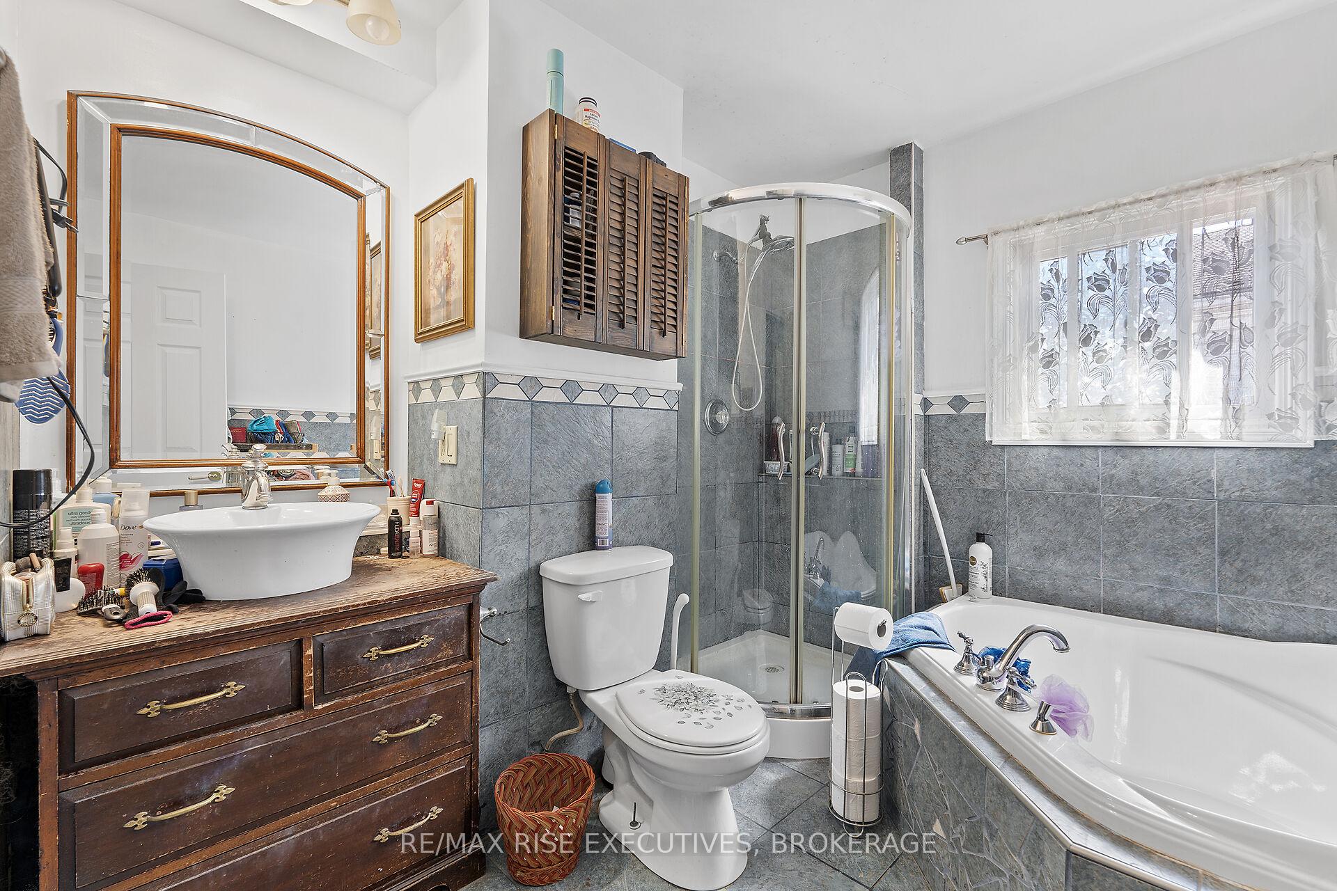 Photo 18 of 1184 Montreal Street, Kingston, Rideau — HOMEH