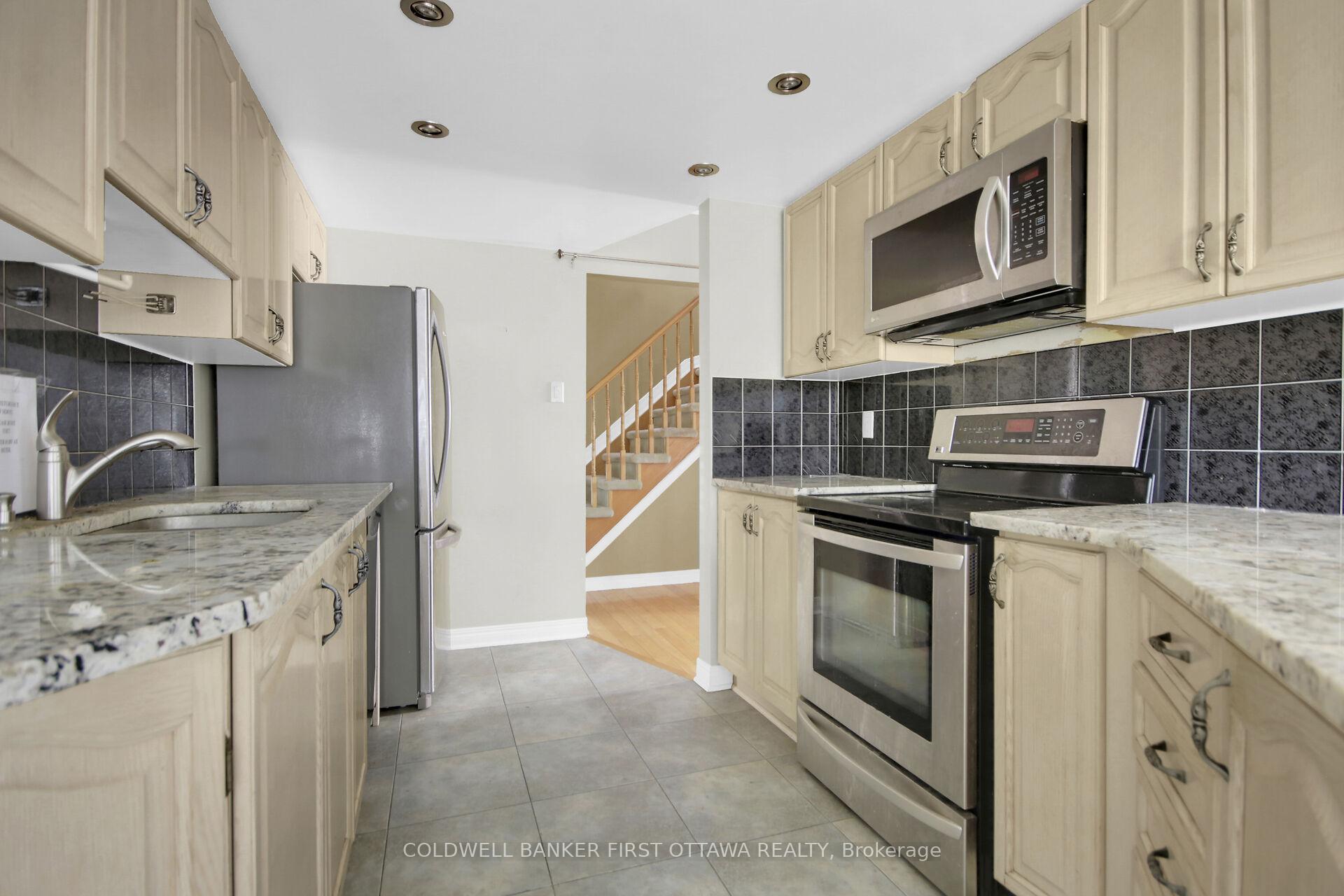 Photo 11 of 59 Rowe Drive, Ottawa, Kanata - Katimavik — HOMEH