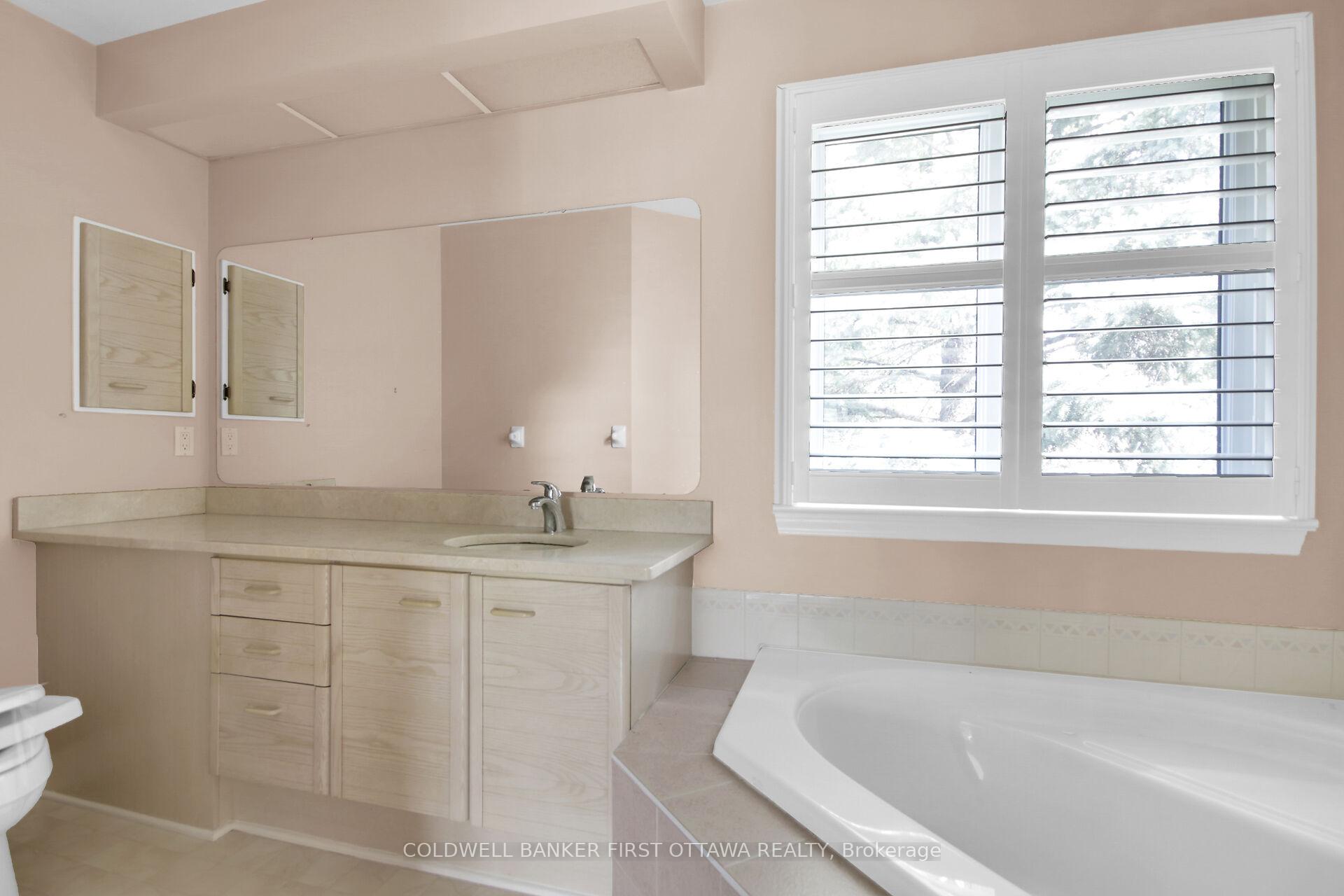 Photo 24 of 59 Rowe Drive, Ottawa, Kanata - Katimavik — HOMEH