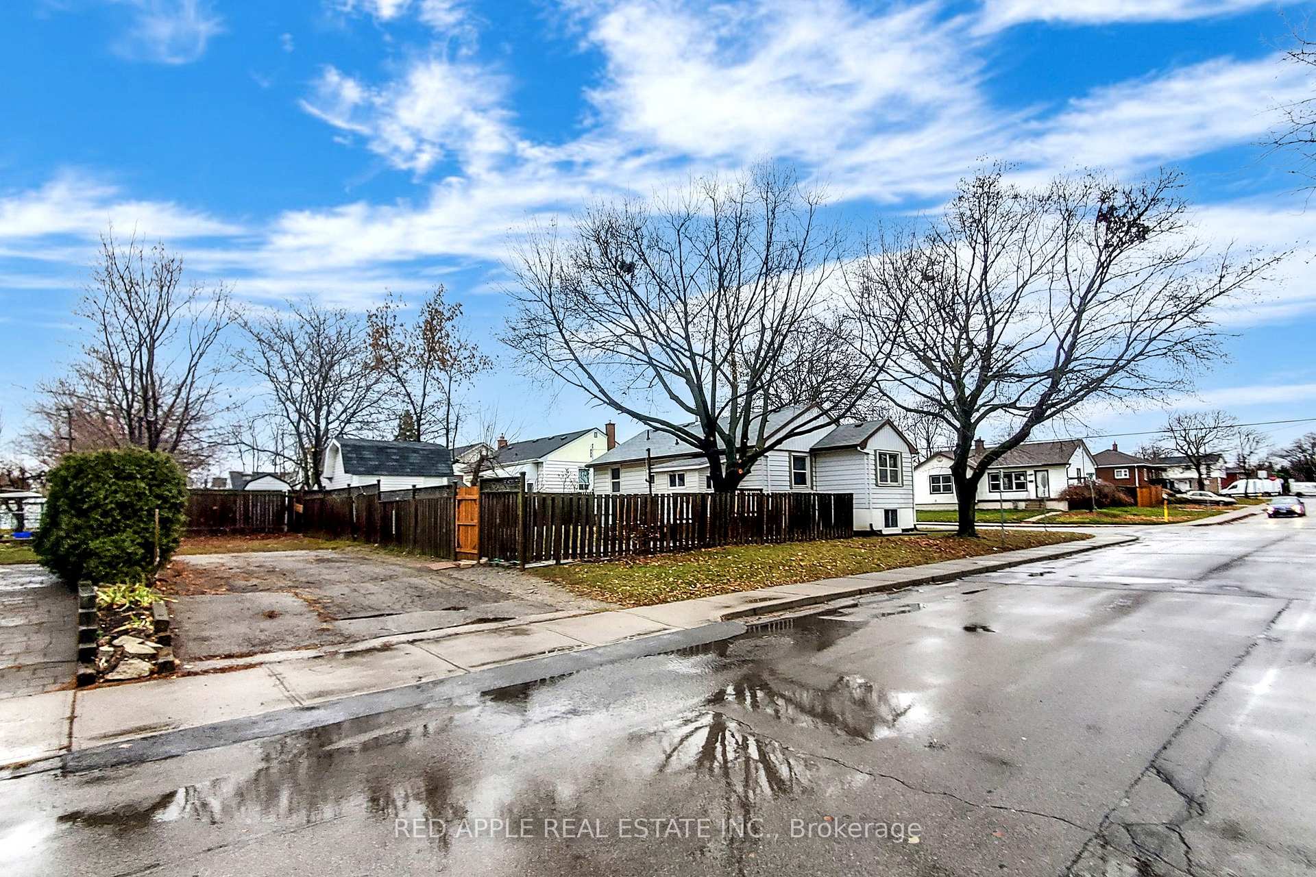 Photo 23 of Unit Lower Level, 76 West 1st Street, Hamilton, Bonnington — HOMEH