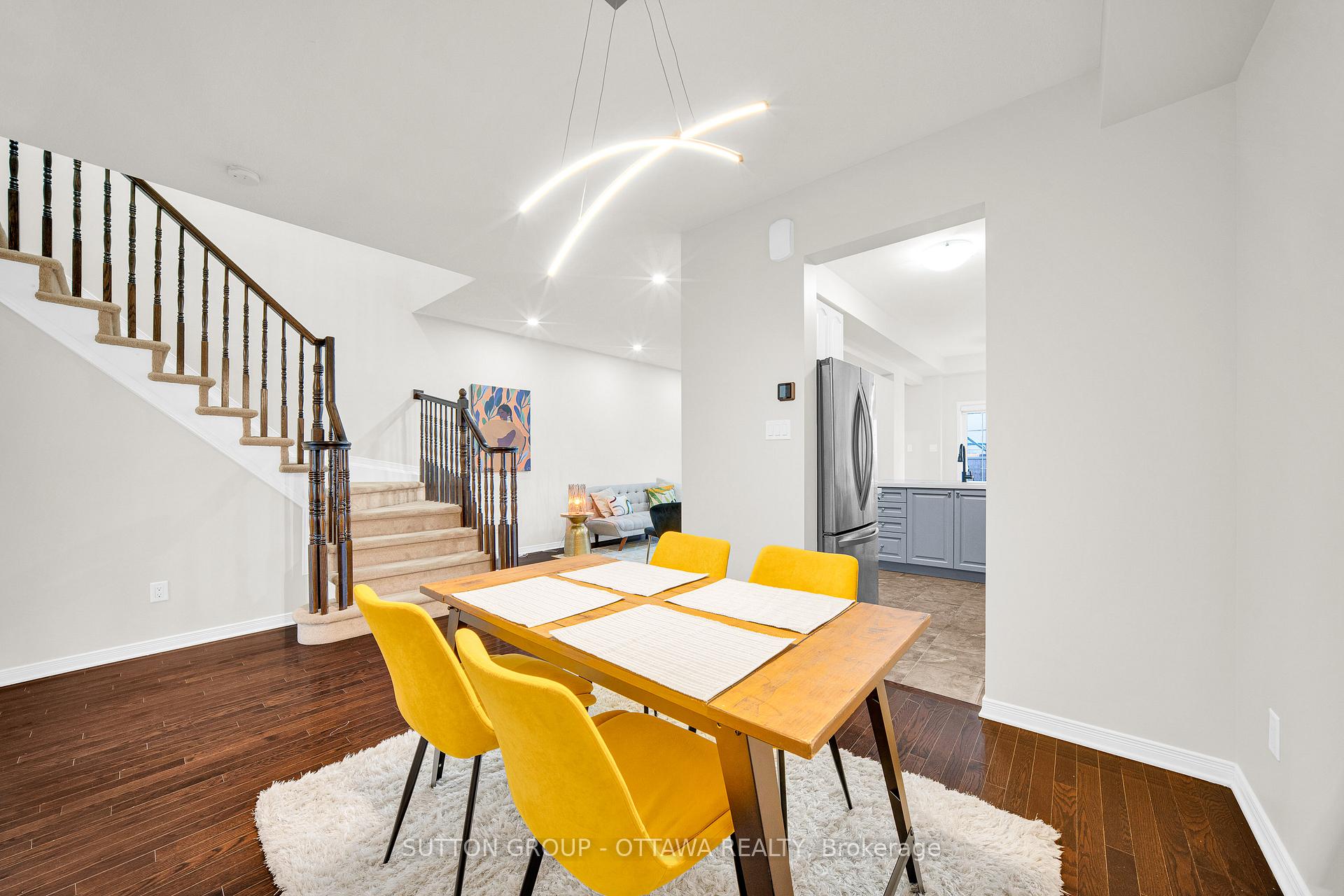 Photo 3 of 747 Oakglade Avenue, Ottawa, Kanata - Emerald Meadows/Trailwest — HOMEH