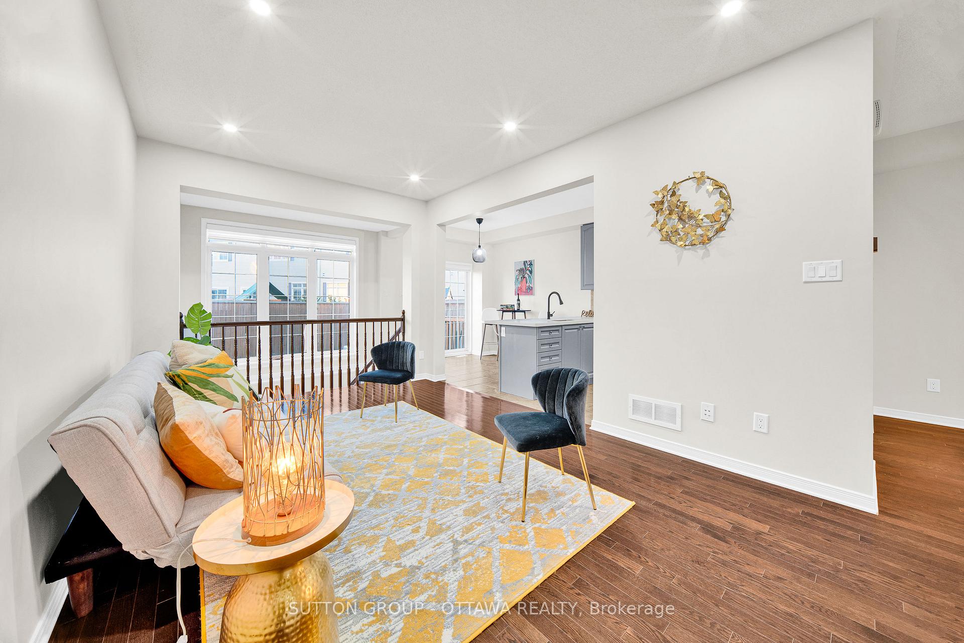 Photo 5 of 747 Oakglade Avenue, Ottawa, Kanata - Emerald Meadows/Trailwest — HOMEH