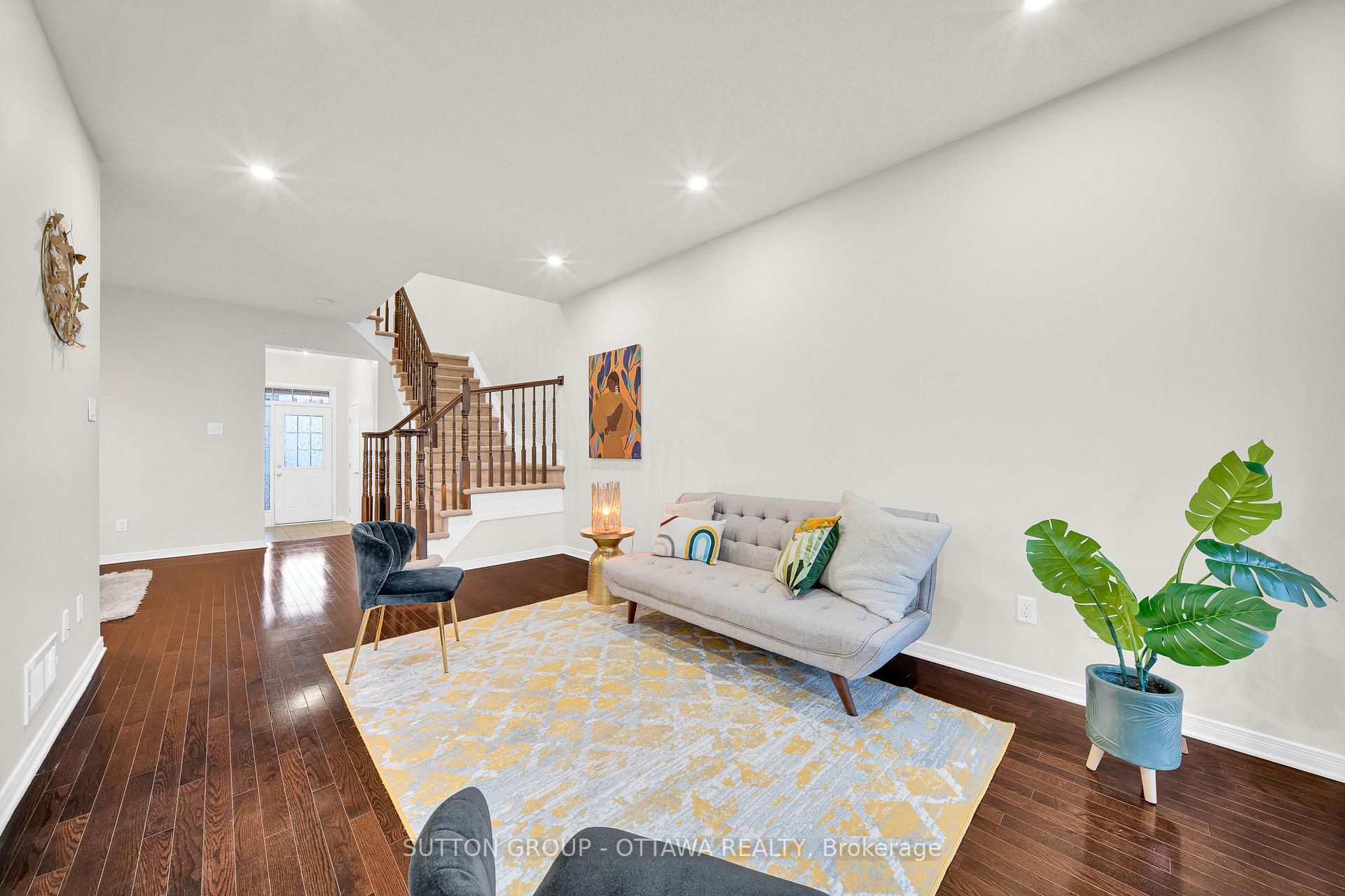 Photo 6 of 747 Oakglade Avenue, Ottawa, Kanata - Emerald Meadows/Trailwest — HOMEH