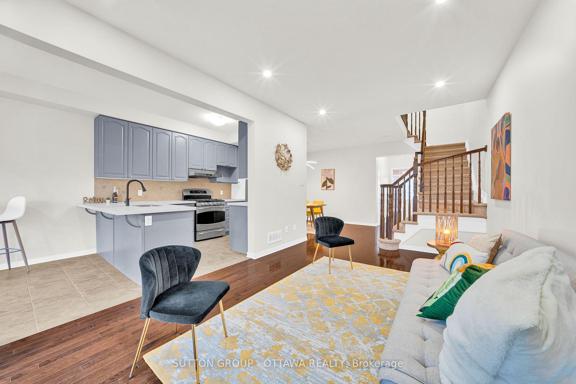 Photo 7 of 747 Oakglade Avenue, Ottawa, Kanata - Emerald Meadows/Trailwest — HOMEH