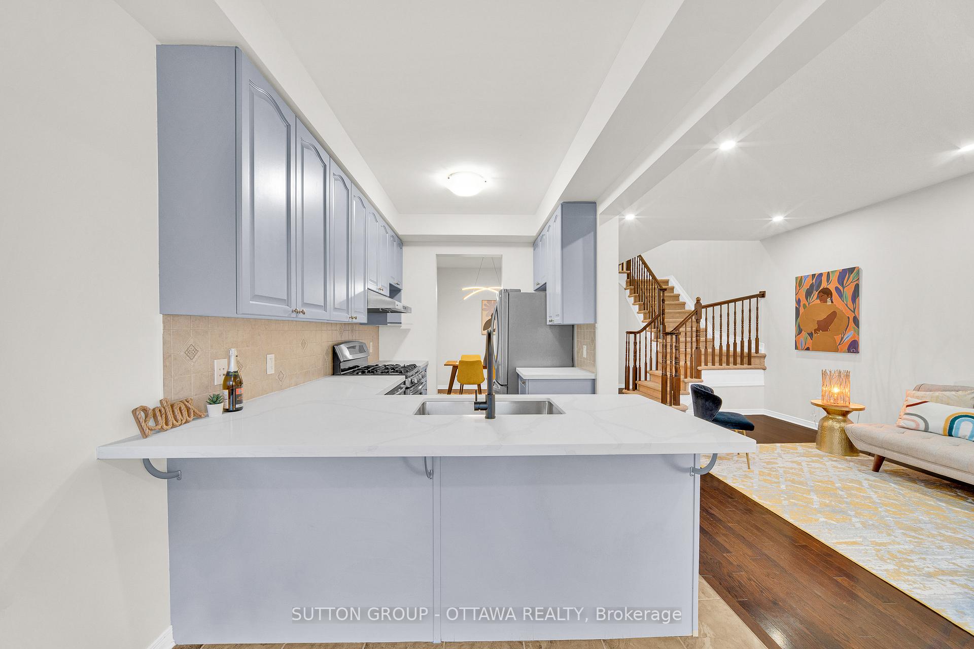 Photo 8 of 747 Oakglade Avenue, Ottawa, Kanata - Emerald Meadows/Trailwest — HOMEH
