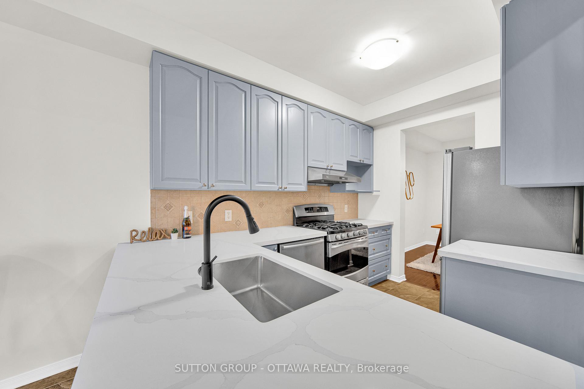 Photo 9 of 747 Oakglade Avenue, Ottawa, Kanata - Emerald Meadows/Trailwest — HOMEH