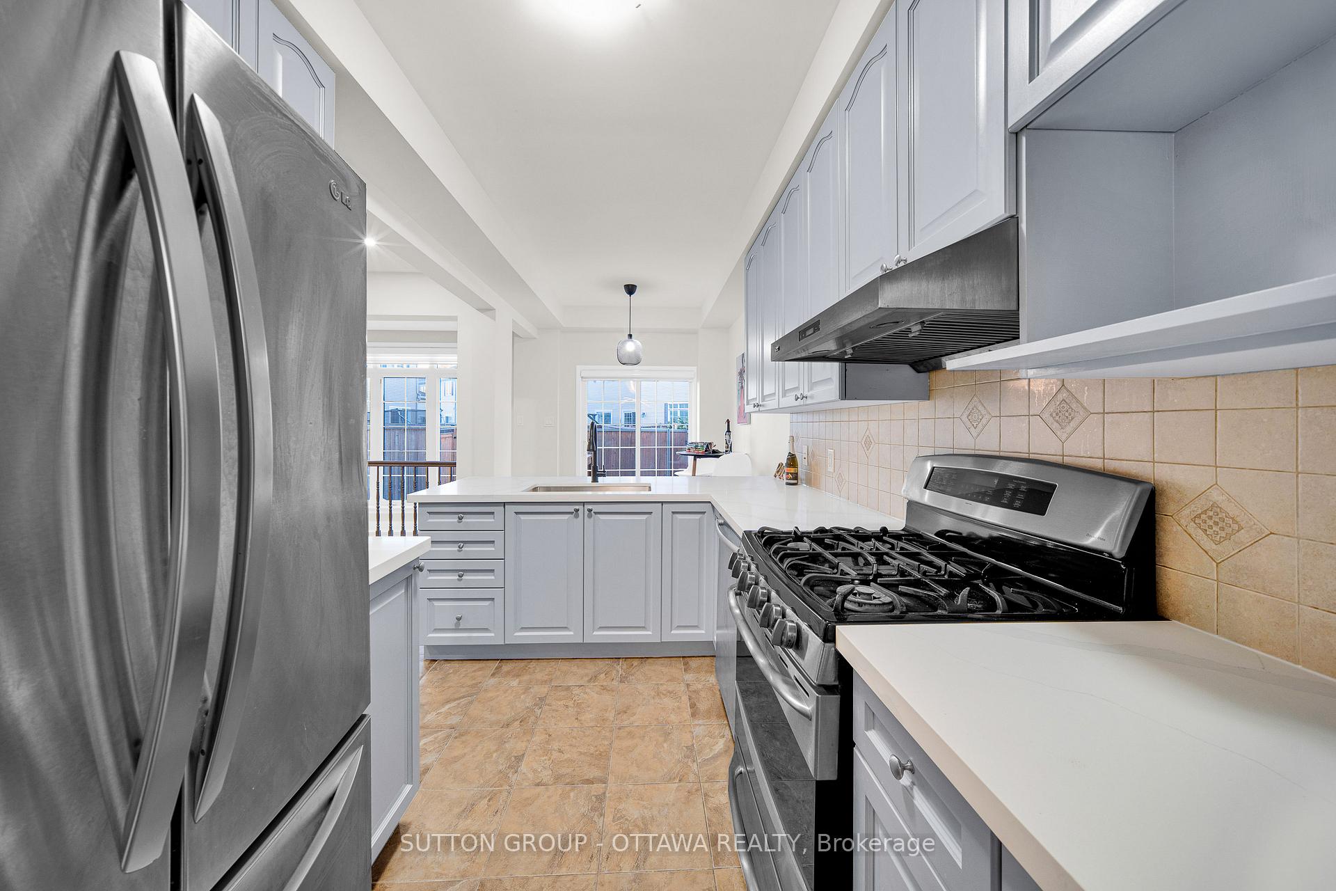 Photo 10 of 747 Oakglade Avenue, Ottawa, Kanata - Emerald Meadows/Trailwest — HOMEH